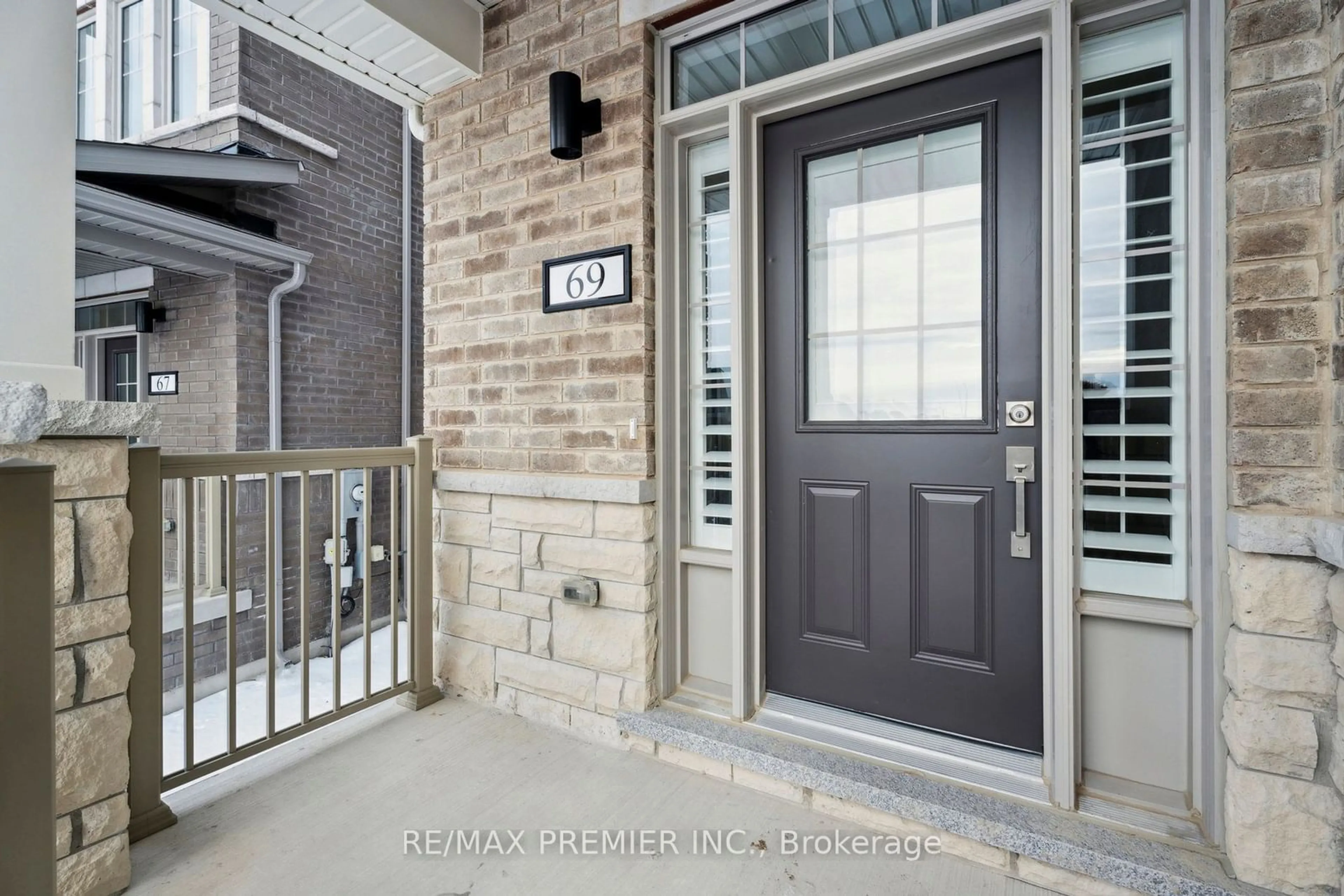 Indoor entryway for 69 Kirkwood Way, Barrie Ontario L9J 0K7