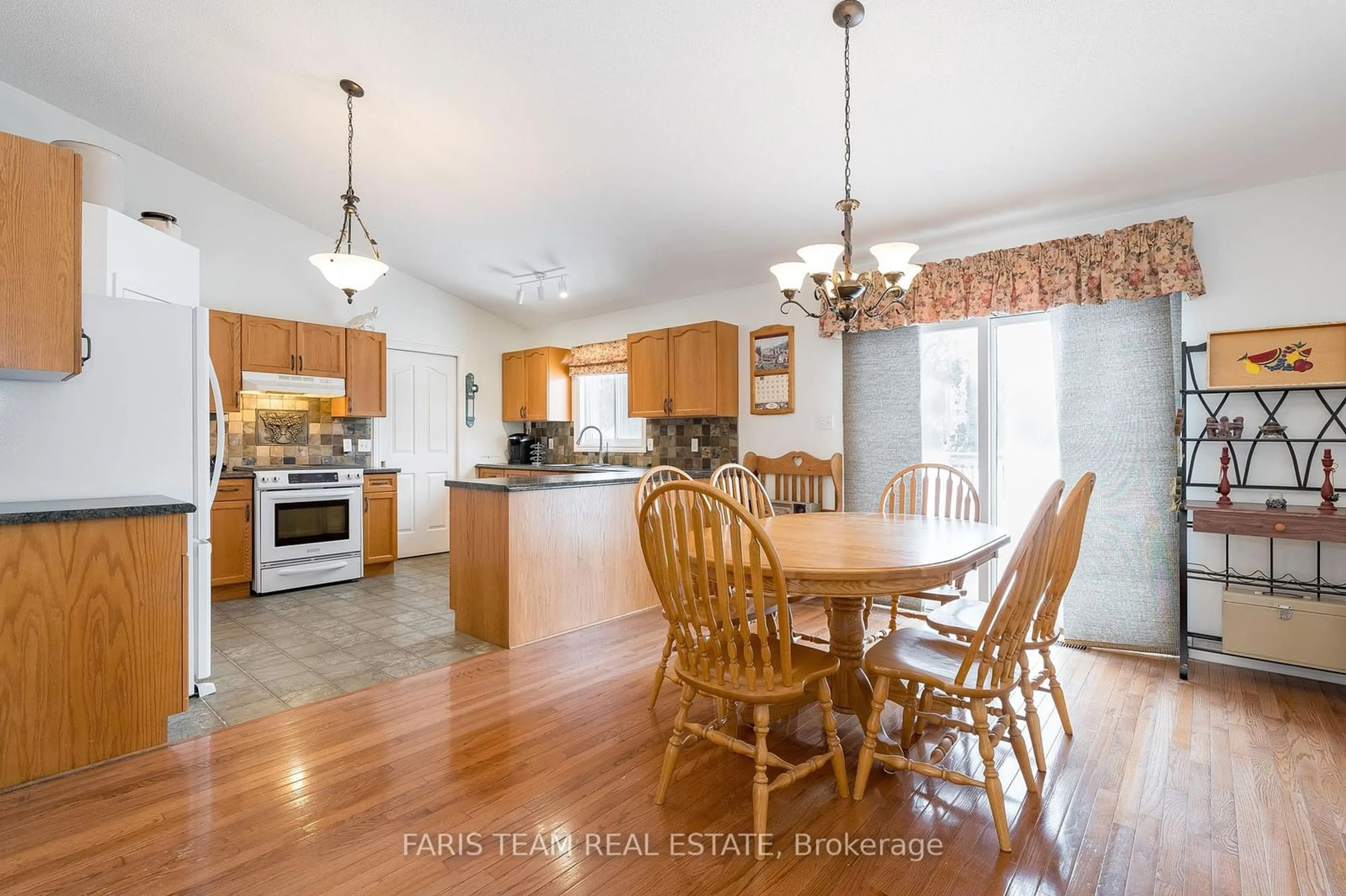 Open concept kitchen, unknown for 4330 Line 7, Oro-Medonte Ontario L0K 1E0