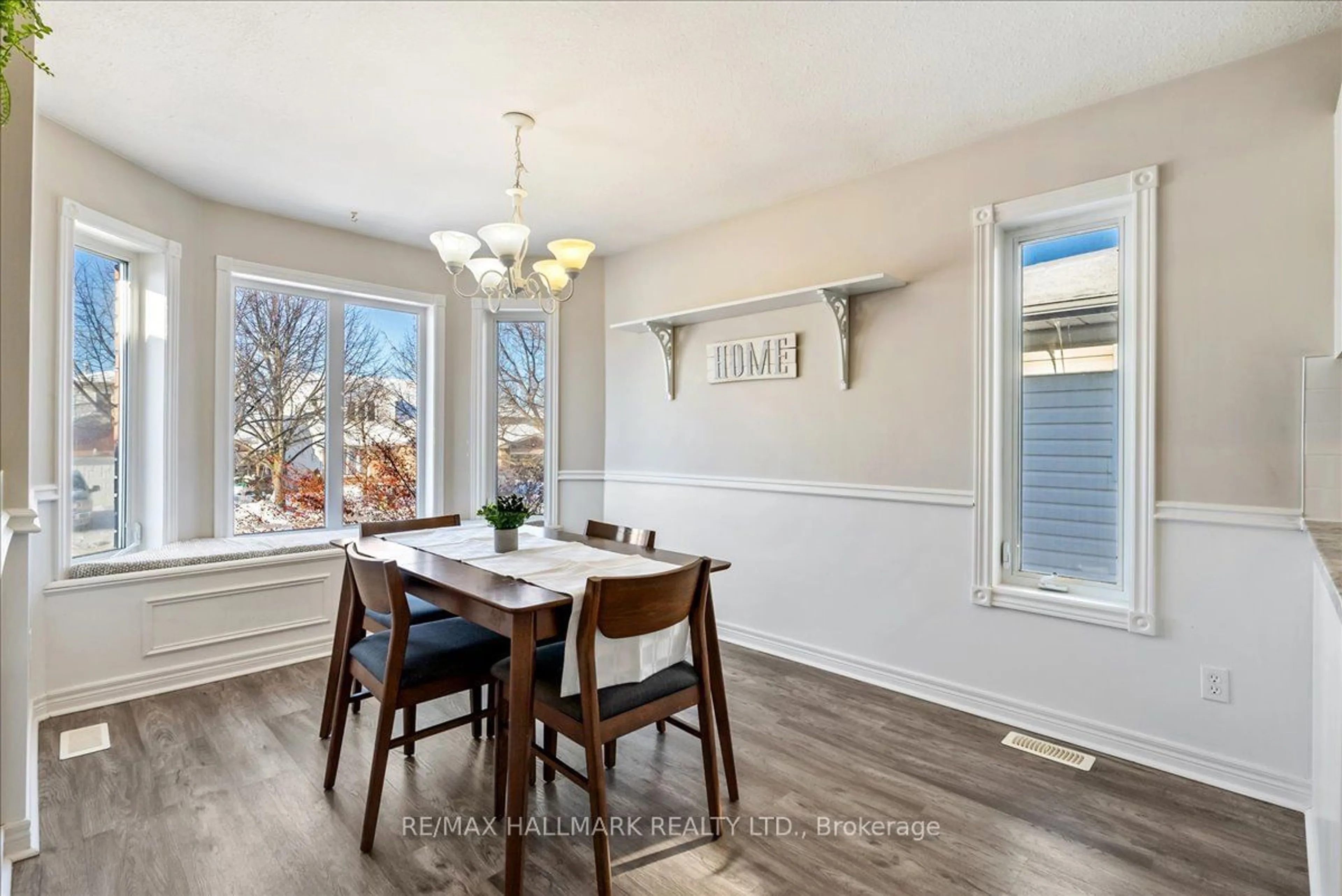 Dining room, wood/laminate floor for 61 Downing Cres, Barrie Ontario L4N 8V6