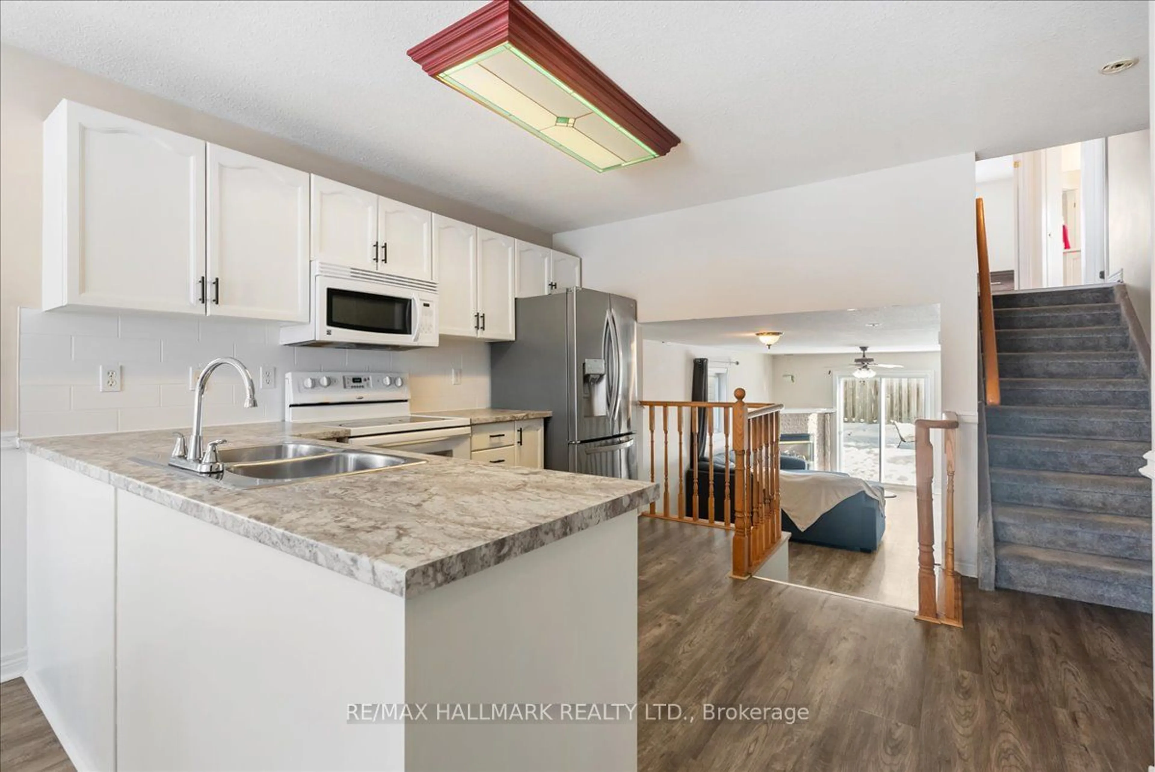 Open concept kitchen, ceramic/tile floor for 61 Downing Cres, Barrie Ontario L4N 8V6