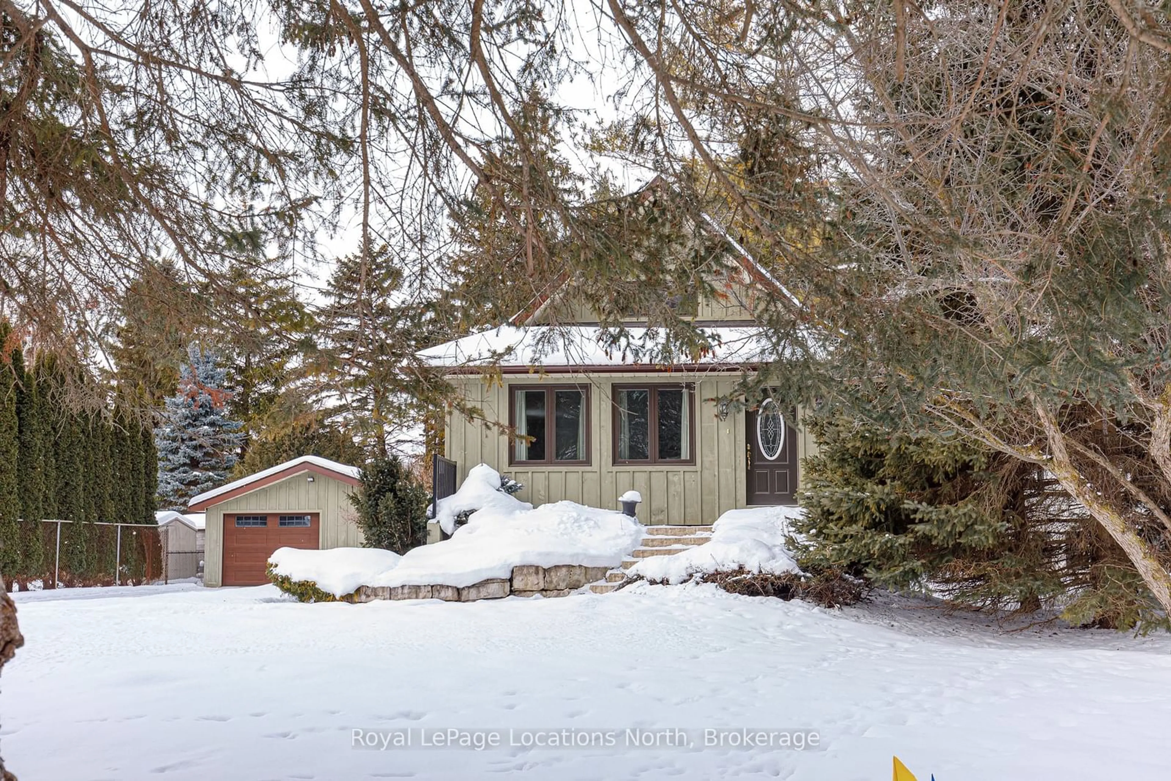 Shed for 10 Hickory St, Collingwood Ontario L9Y 3E4