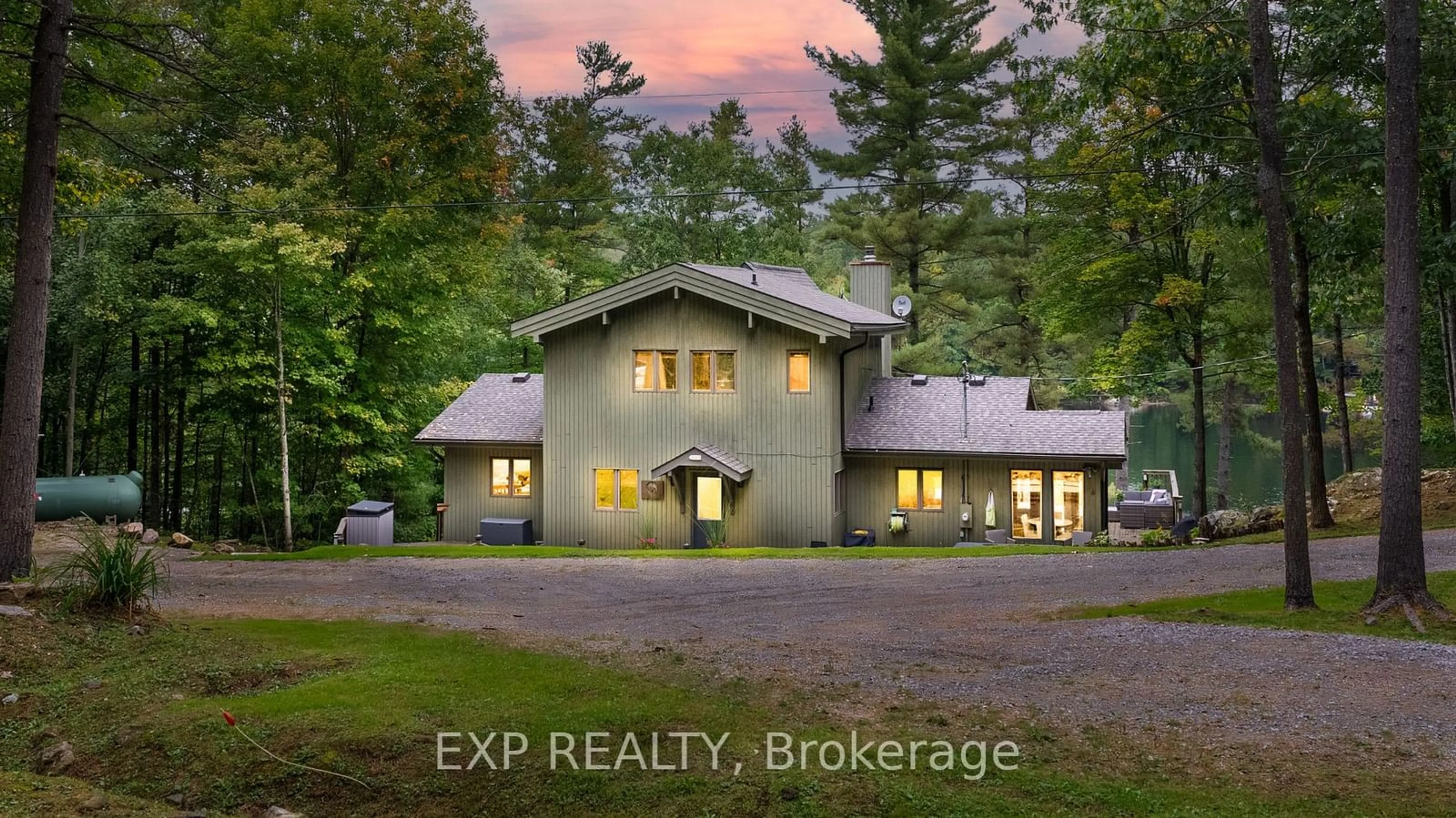 A pic from outside/outdoor area/front of a property/back of a property/a pic from drone, building for 3413 FLAT RAPIDS Lane, Severn Ontario L0K 1E0