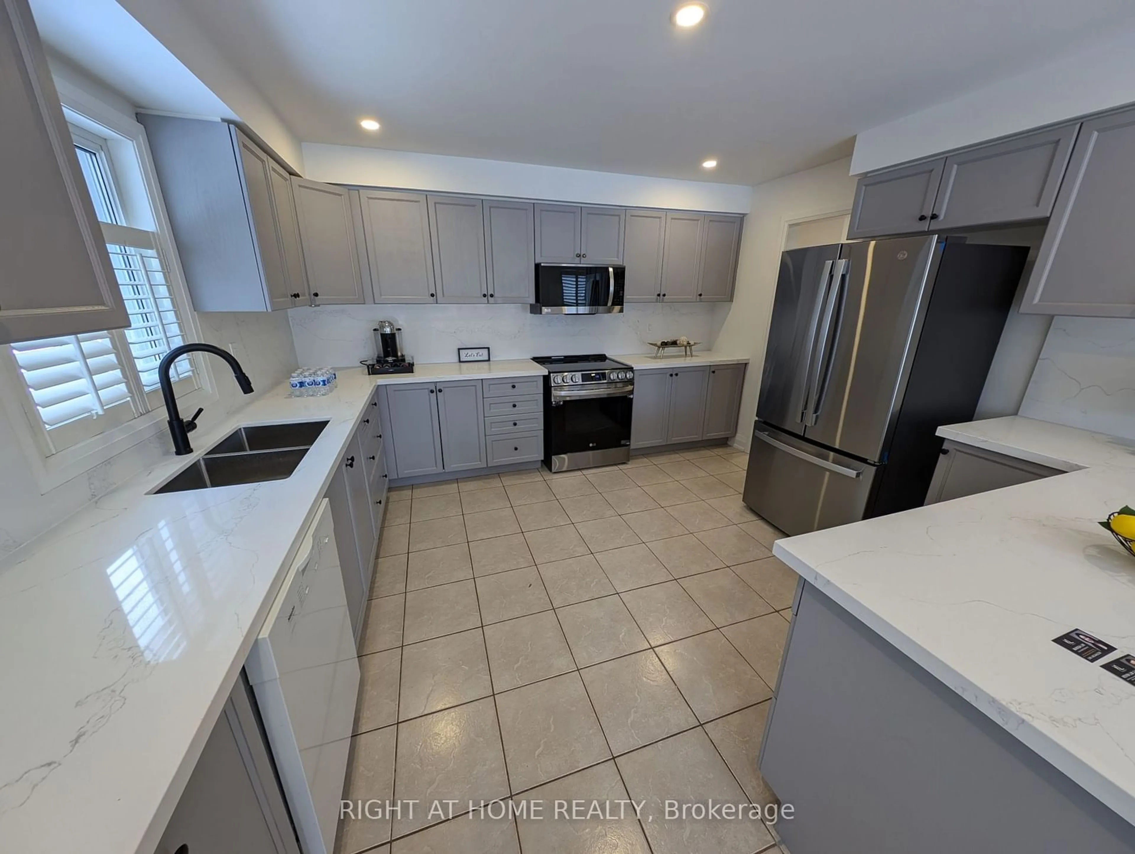 Open concept kitchen, ceramic/tile floor for 16 Imperial Crown Lane, Barrie Ontario L4N 0T4