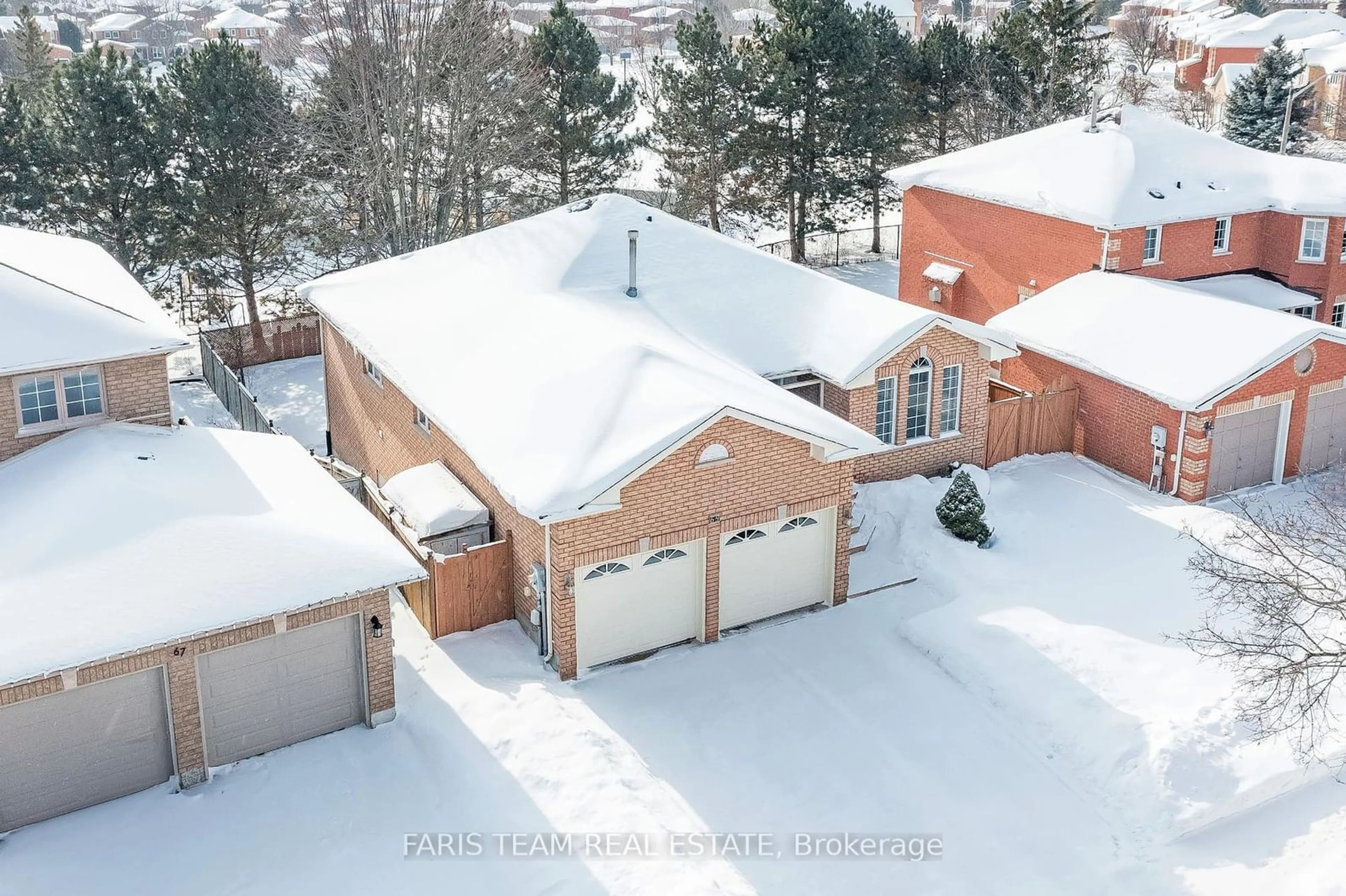 A pic from outside/outdoor area/front of a property/back of a property/a pic from drone, street for 69 Finlay Rd, Barrie Ontario L4N 7T7