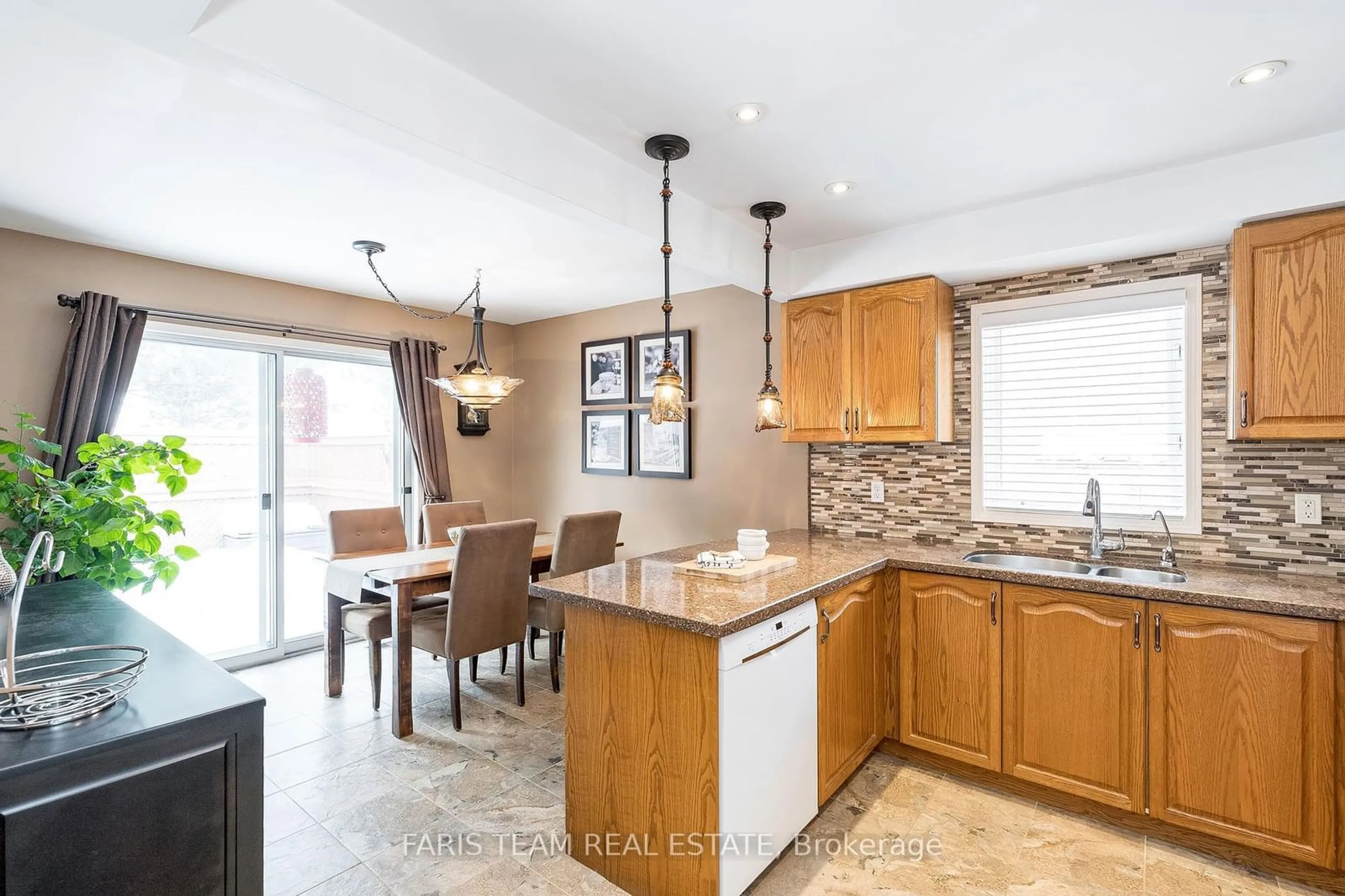 Open concept kitchen, unknown for 69 Finlay Rd, Barrie Ontario L4N 7T7