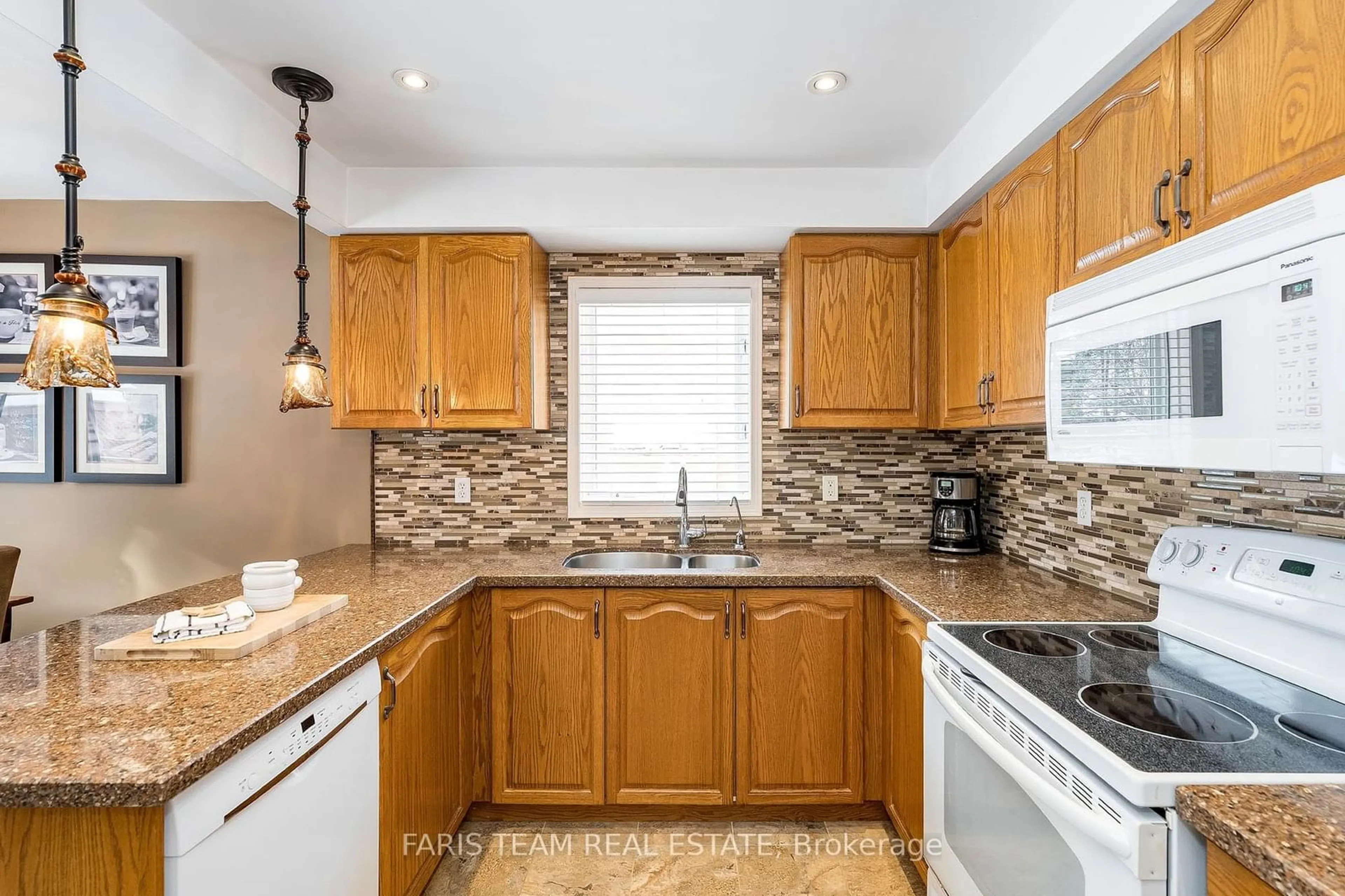 Standard kitchen, ceramic/tile floor for 69 Finlay Rd, Barrie Ontario L4N 7T7