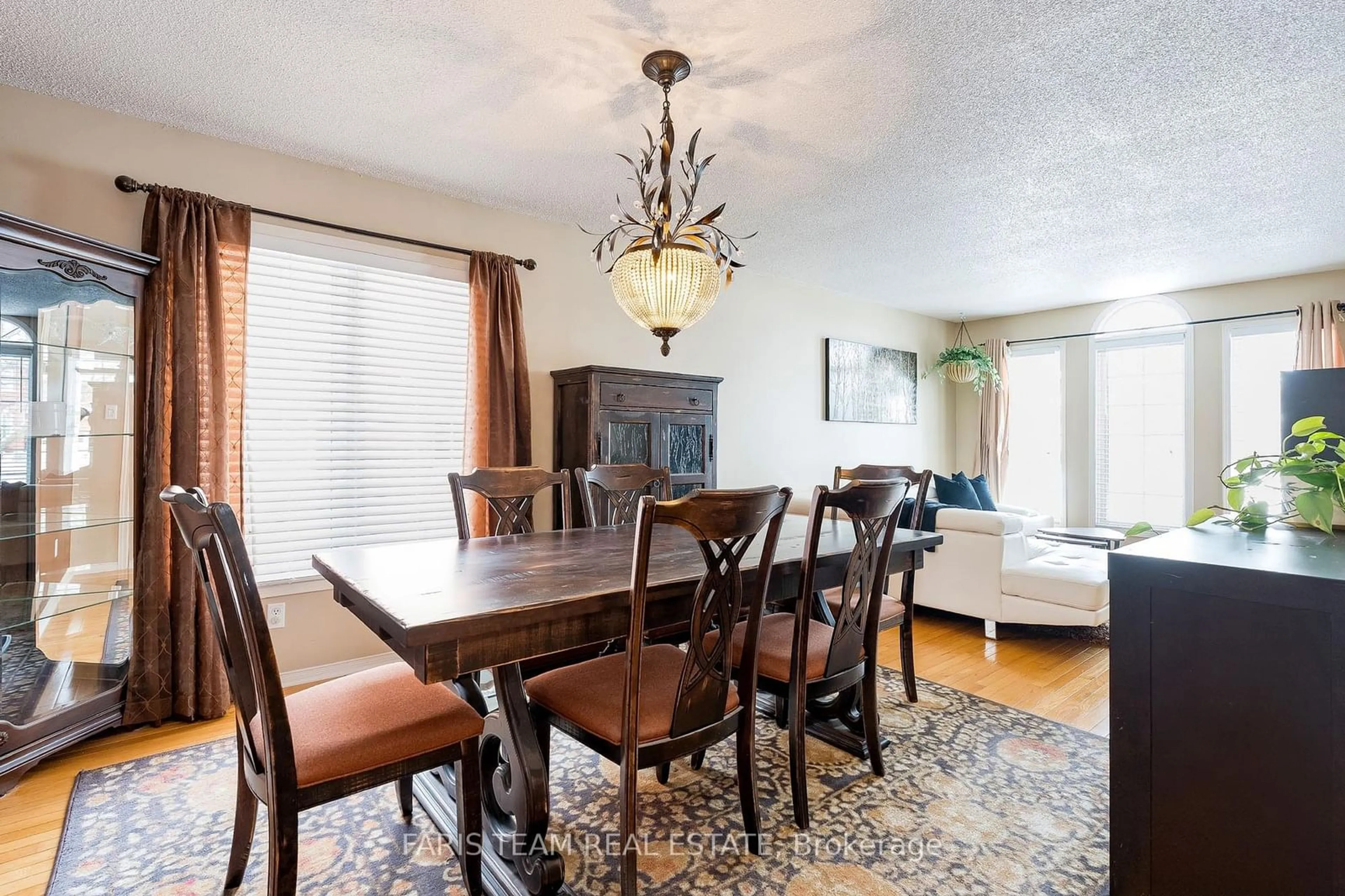 Dining room, wood/laminate floor for 69 Finlay Rd, Barrie Ontario L4N 7T7