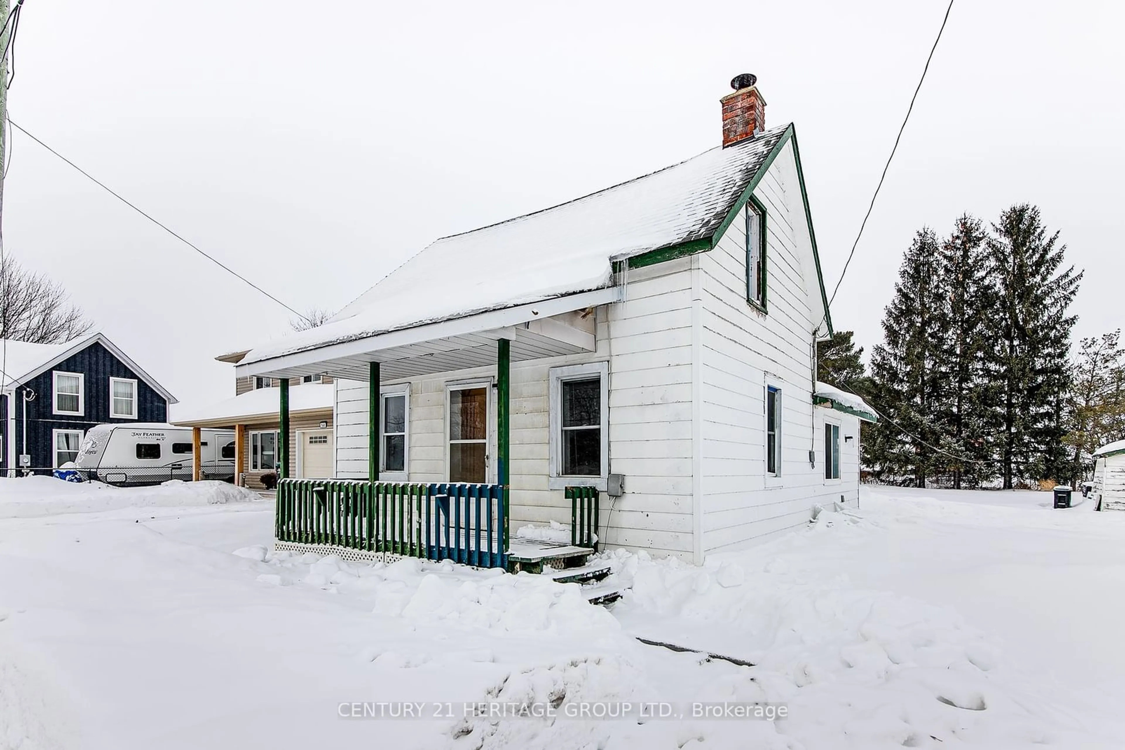 A pic from outside/outdoor area/front of a property/back of a property/a pic from drone, building for 144 Queen St, Springwater Ontario L0L 1P0