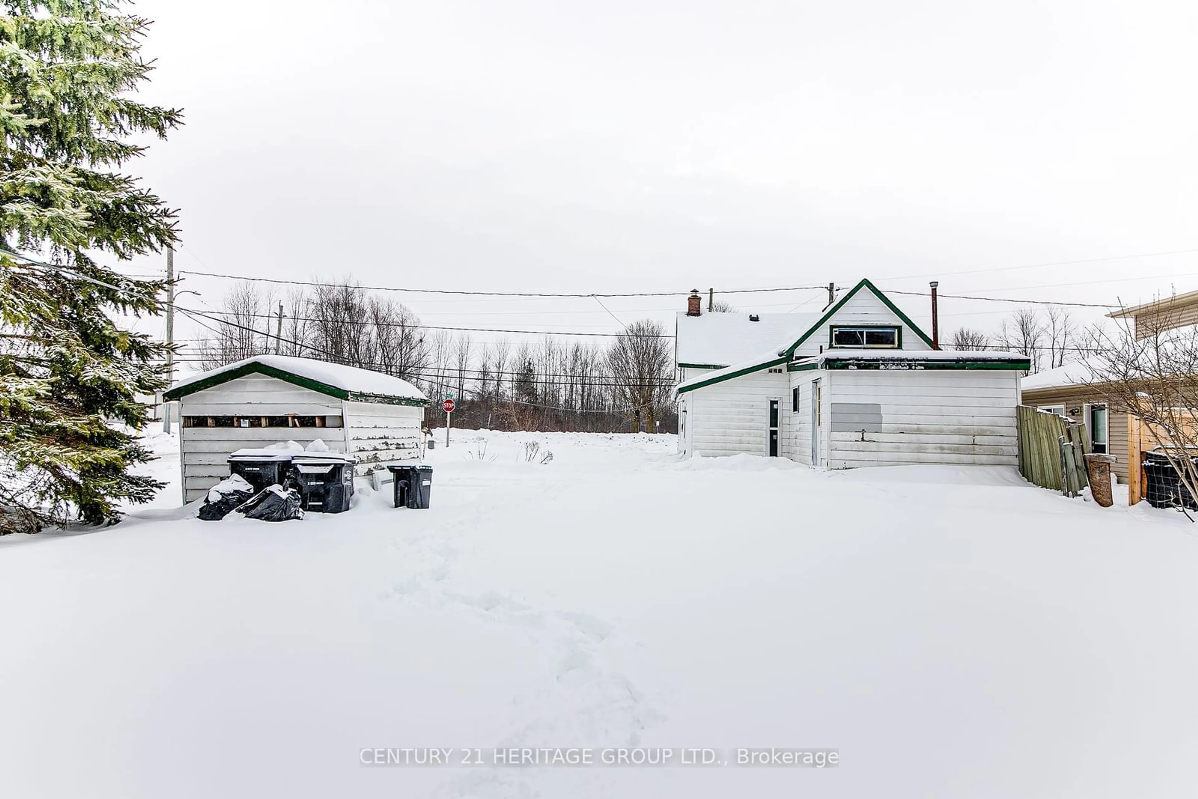 Shed for 144 Queen St, Springwater Ontario L0L 1P0