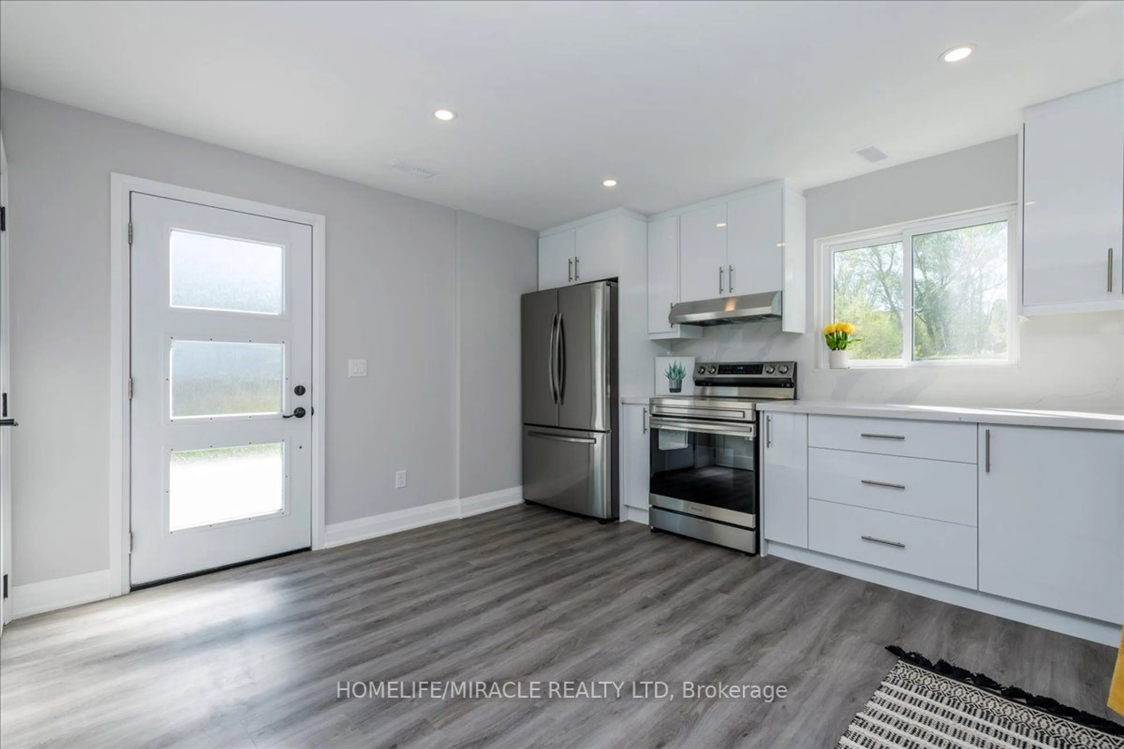 Open concept kitchen, unknown for 195 Elizabeth St, Midland Ontario L4R 1Y3