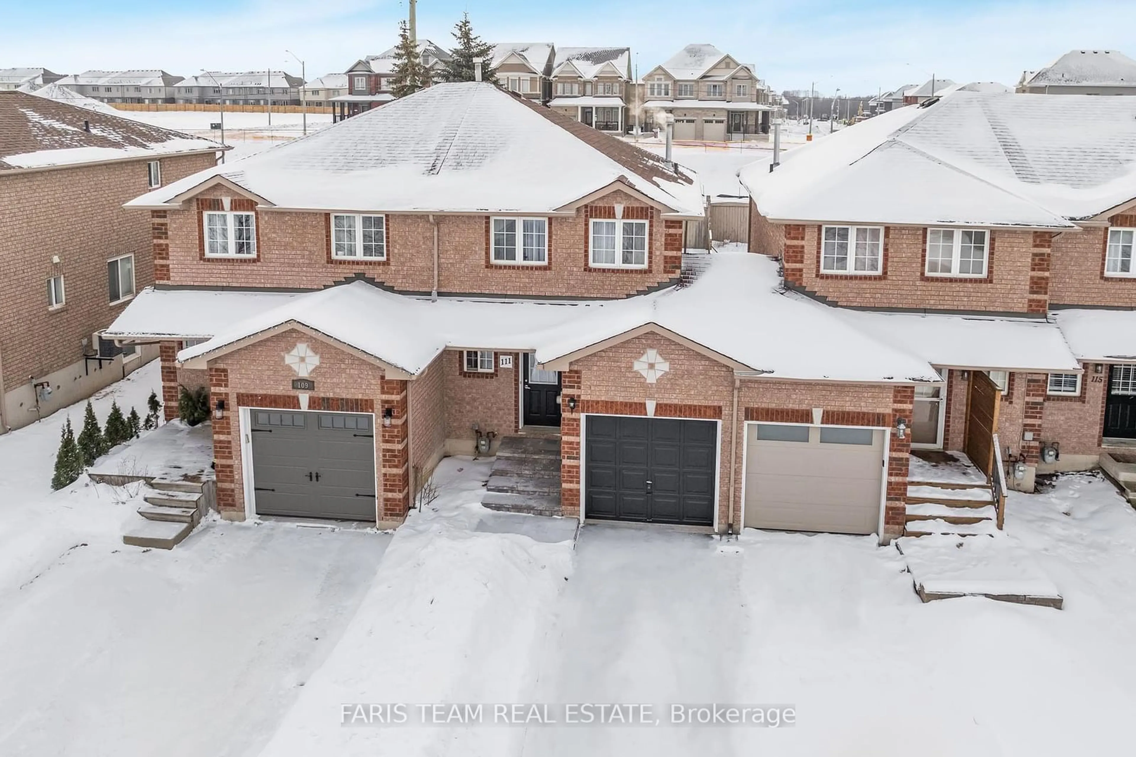 A pic from outside/outdoor area/front of a property/back of a property/a pic from drone, street for 111 Nathan Cres, Barrie Ontario L4N 0S5