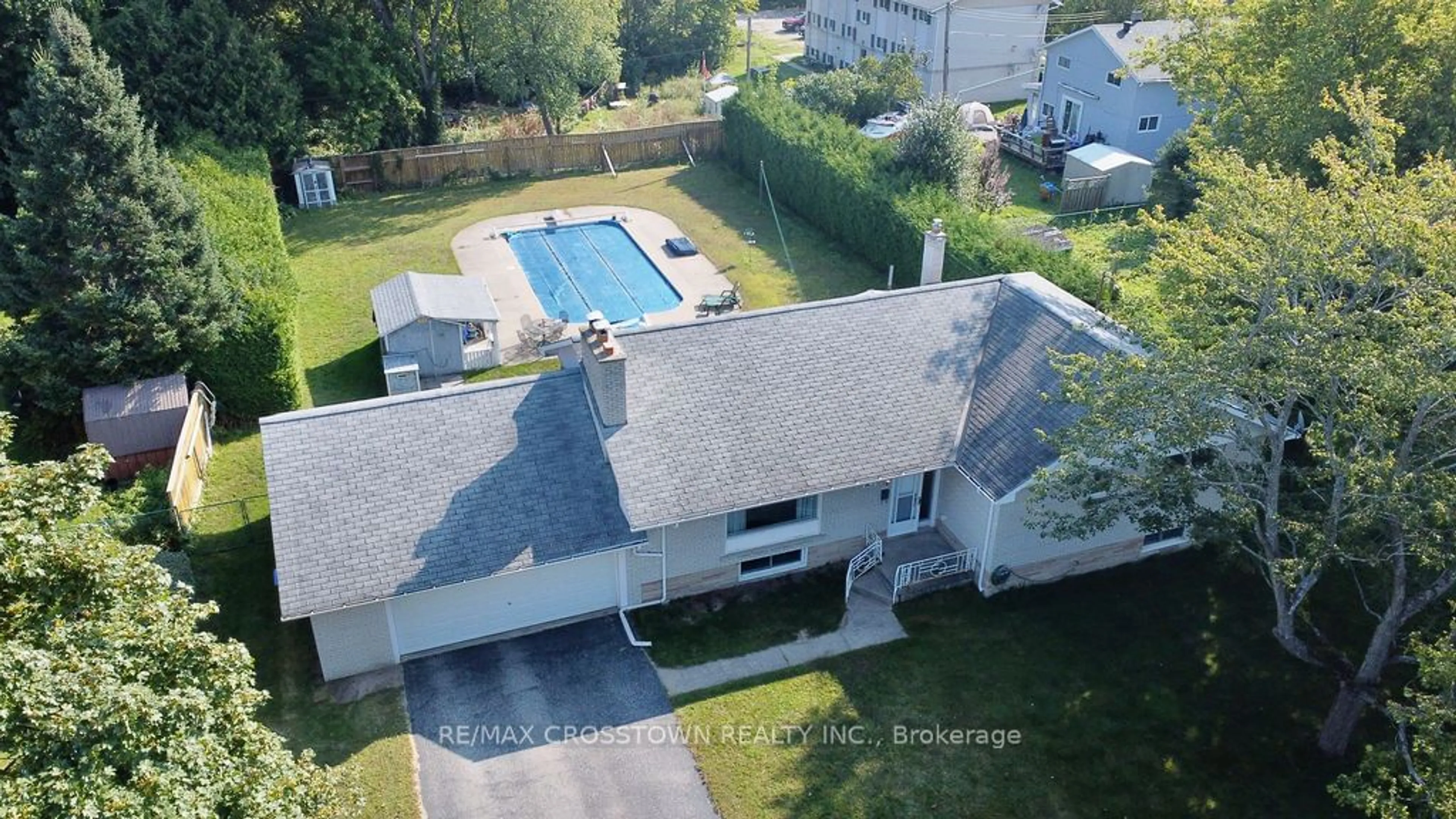 A pic from outside/outdoor area/front of a property/back of a property/a pic from drone, water/lake/river/ocean view for 9 Anne St, Penetanguishene Ontario L9M 1K5