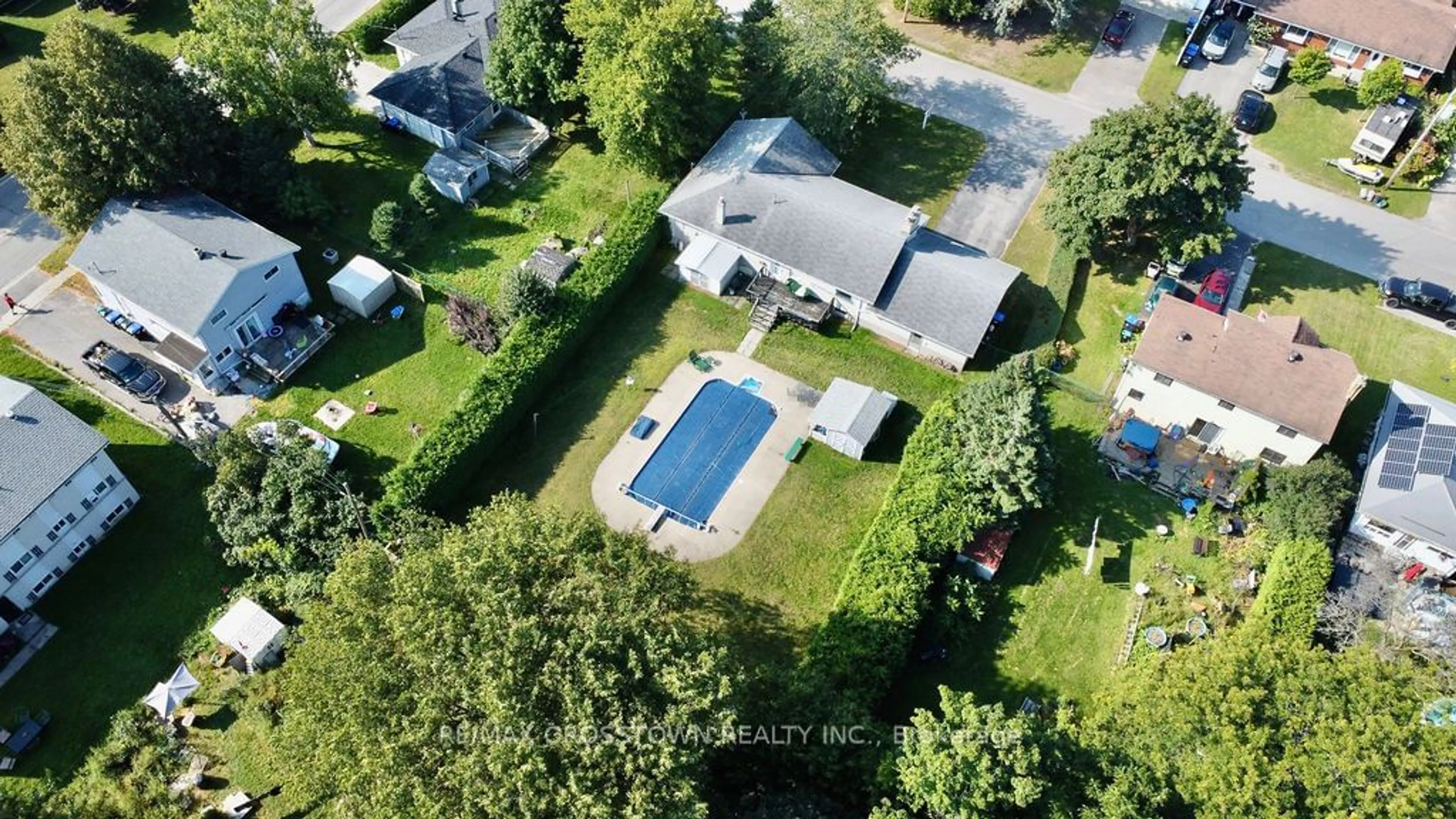 A pic from outside/outdoor area/front of a property/back of a property/a pic from drone, street for 9 Anne St, Penetanguishene Ontario L9M 1K5