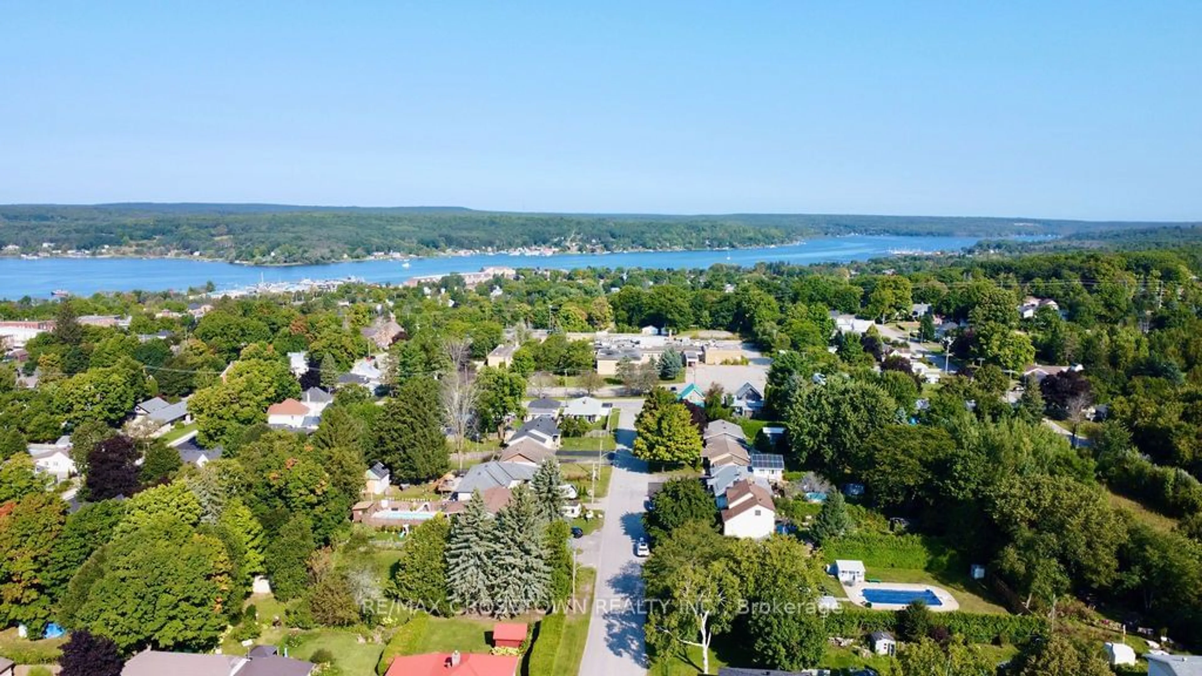 A pic from outside/outdoor area/front of a property/back of a property/a pic from drone, water/lake/river/ocean view for 9 Anne St, Penetanguishene Ontario L9M 1K5