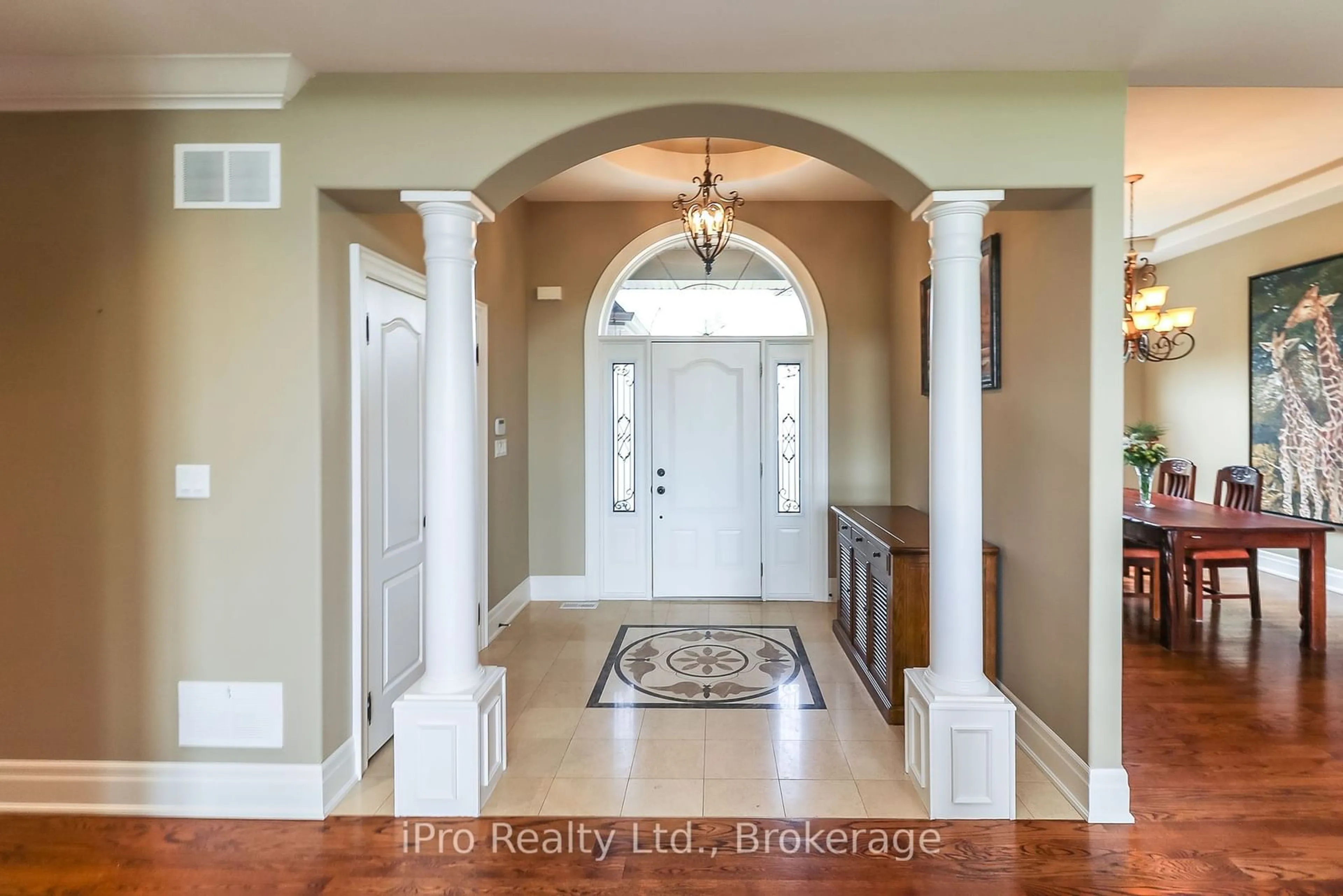 Indoor entryway for 27 Martyn Dr, Wasaga Beach Ontario L9Z 1N5