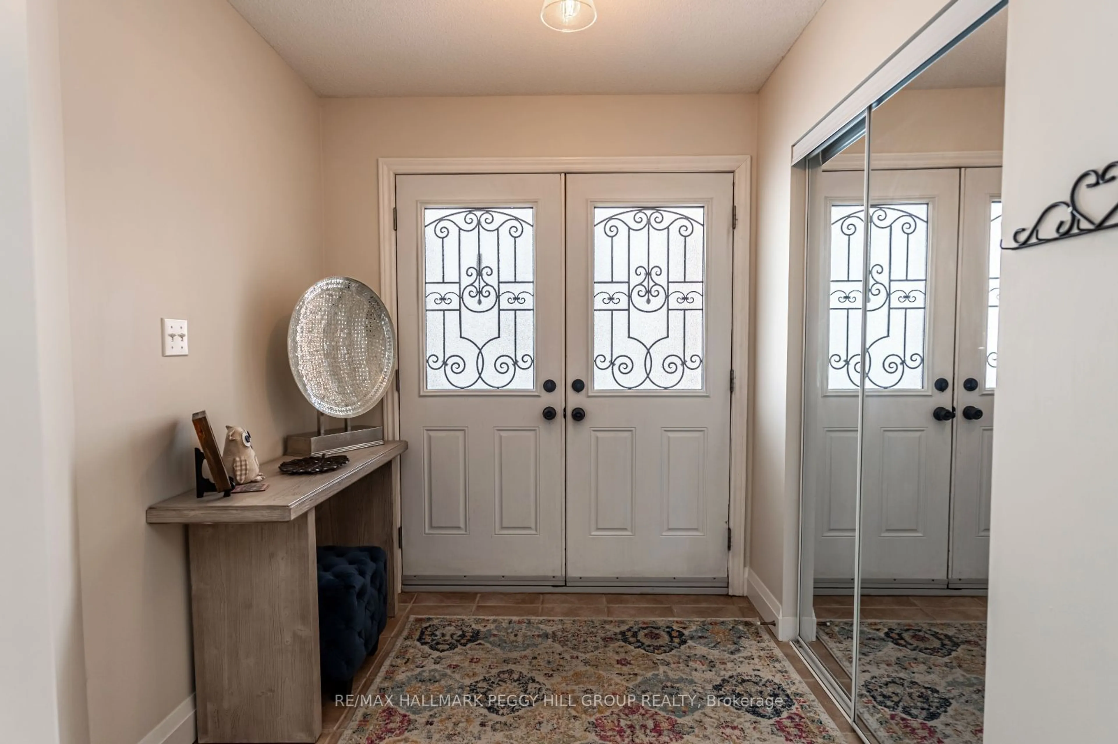 Indoor entryway for 6 Mcdougall Dr, Barrie Ontario L4N 7J1