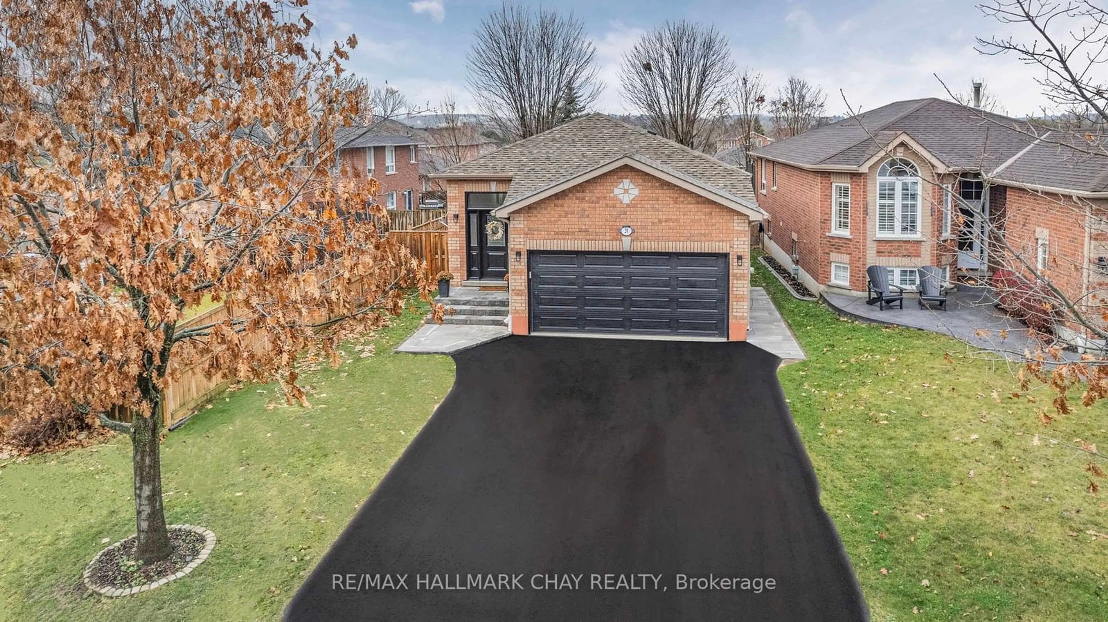 A pic from outside/outdoor area/front of a property/back of a property/a pic from drone, street for 20 Seline Cres, Barrie Ontario L4N 0Y7