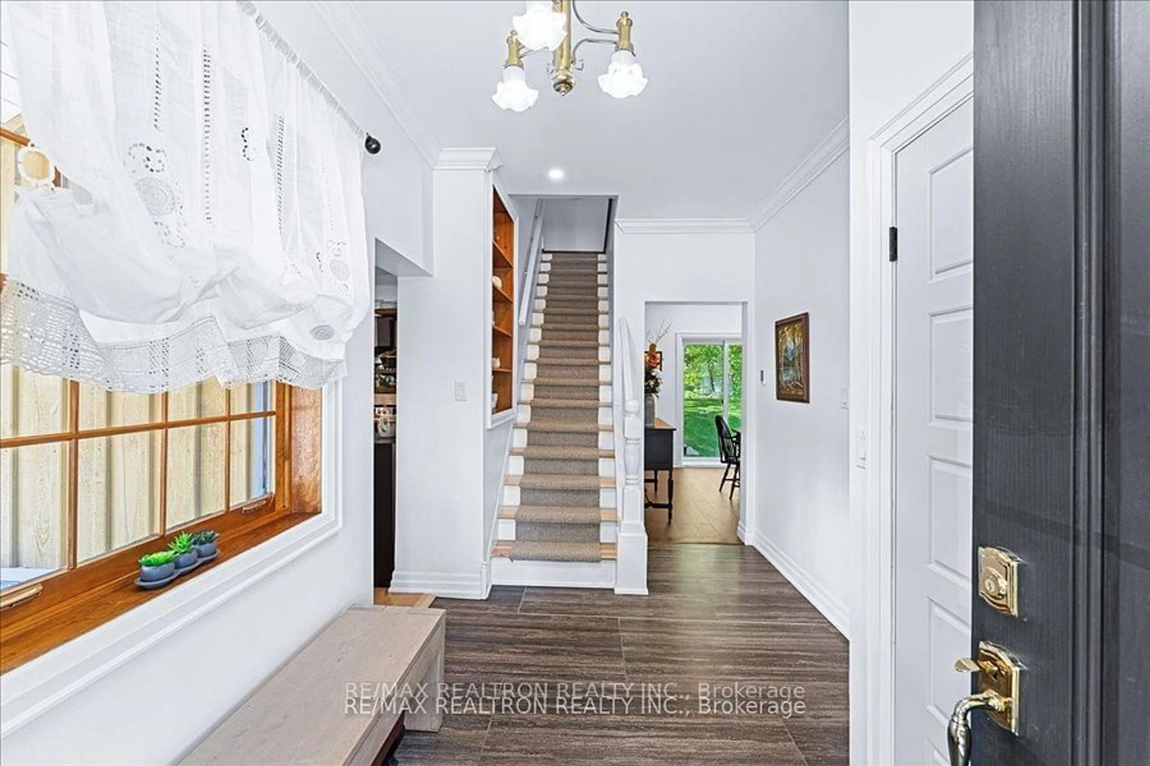 Indoor entryway for 6 Mill St, Springwater Ontario L0L 1V0