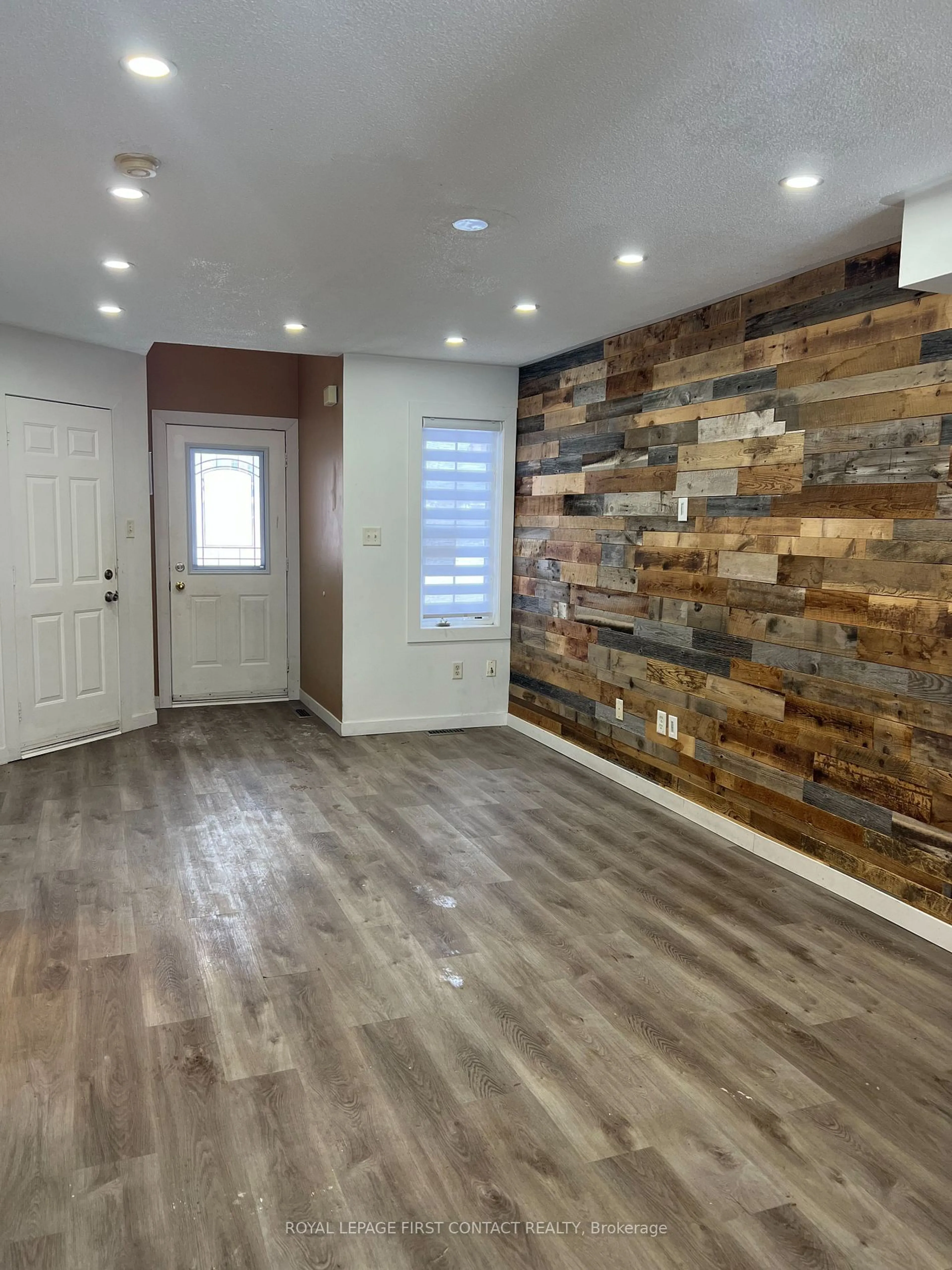 Indoor entryway for 148 Sproule Dr, Barrie Ontario L4N 0R4