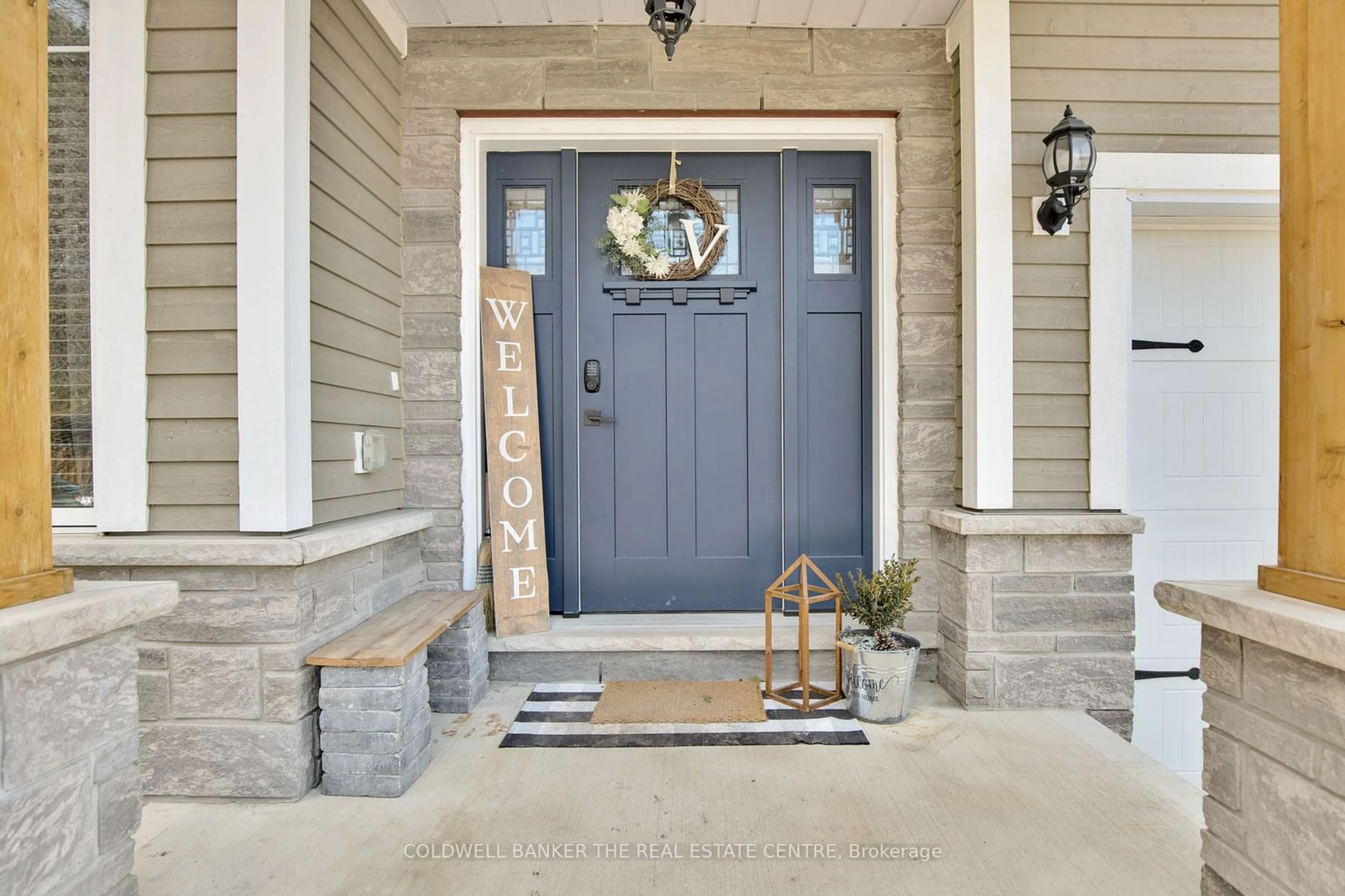 Indoor entryway for 202 Clarence St, Clearview Ontario L4N 1B9