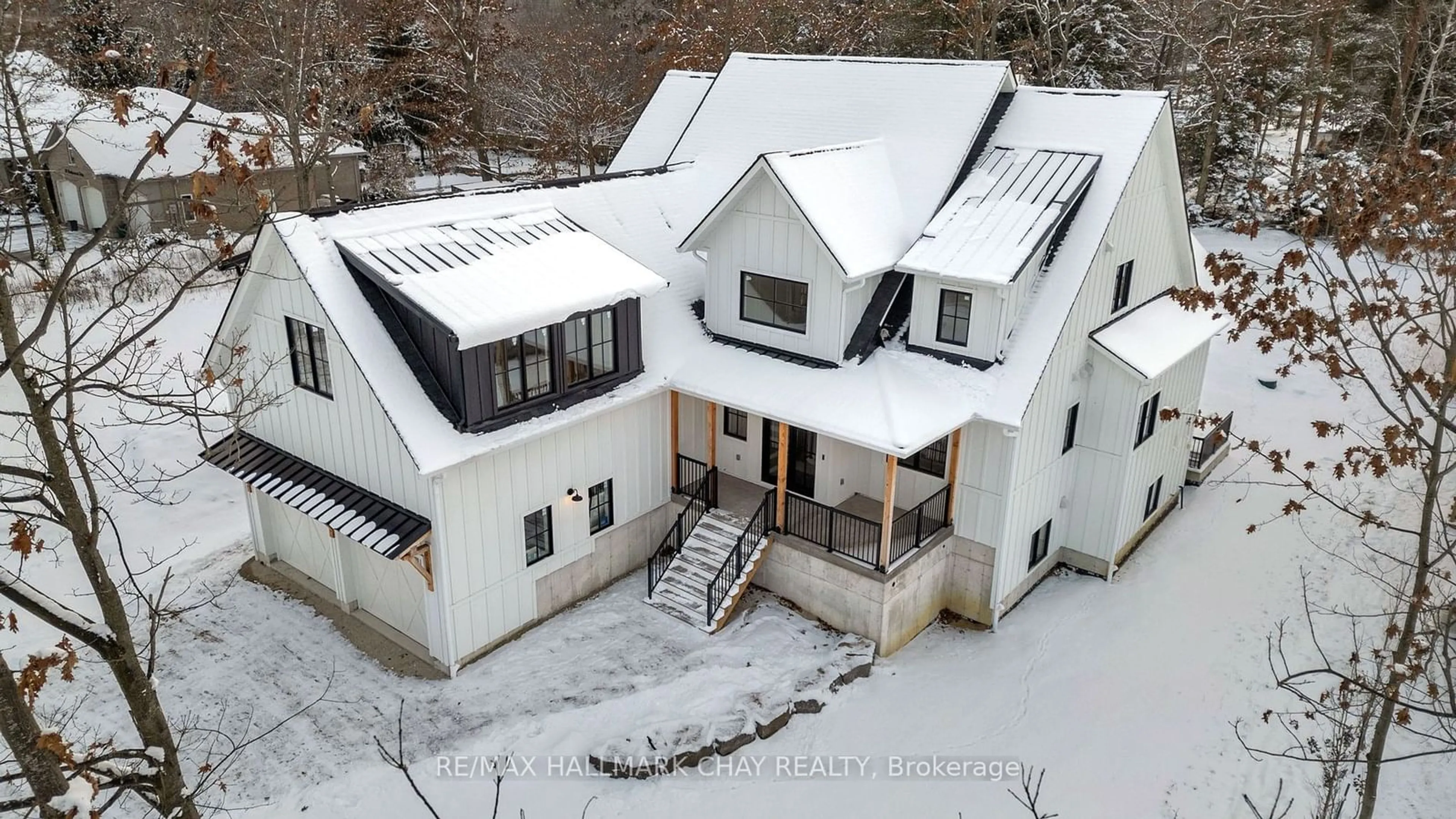 A pic from outside/outdoor area/front of a property/back of a property/a pic from drone, building for 25 Heatherwood Dr, Springwater Ontario L0L 1X1