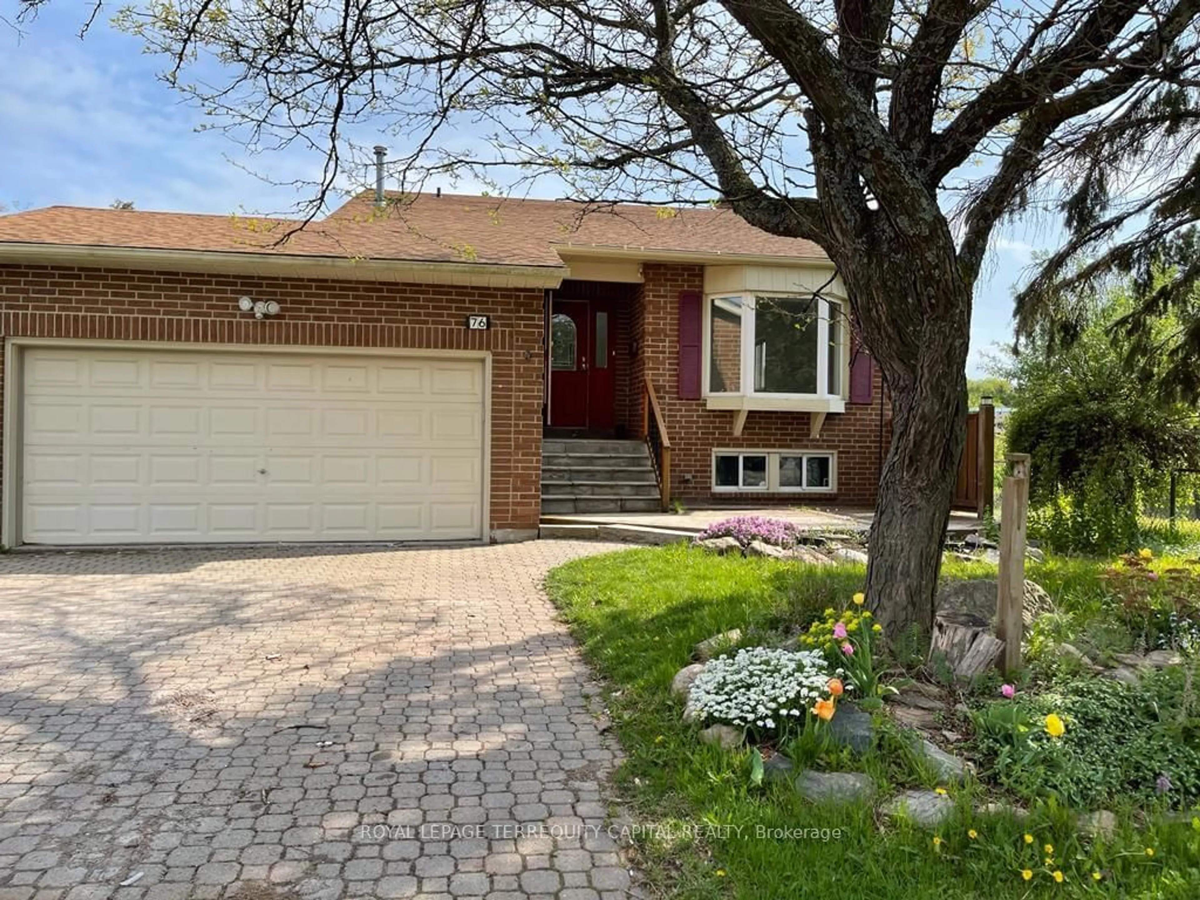 Home with brick exterior material, street for 76 Lillian Cres, Barrie Ontario L4N 5H7