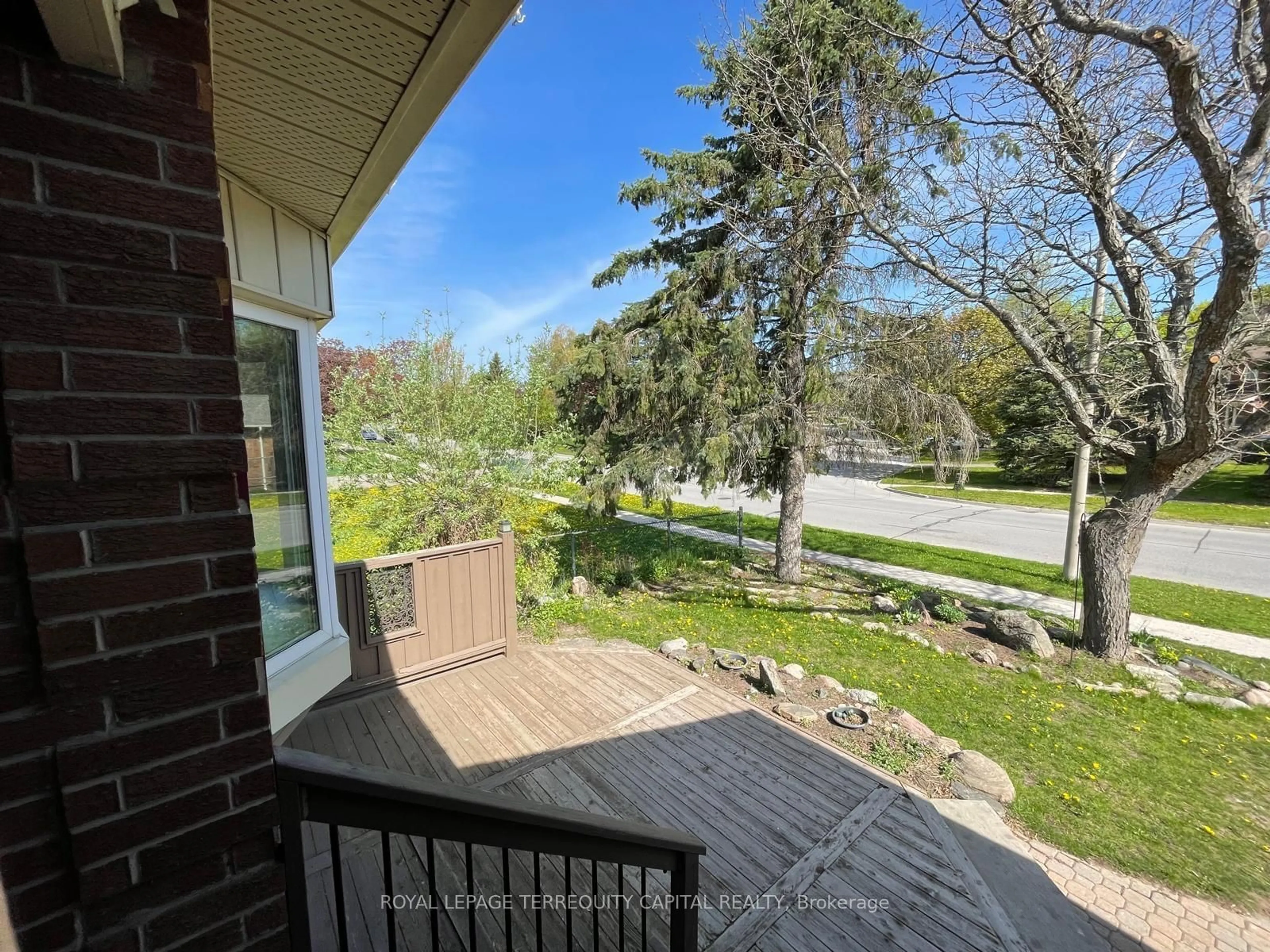 Patio, water/lake/river/ocean view for 76 Lillian Cres, Barrie Ontario L4N 5H7