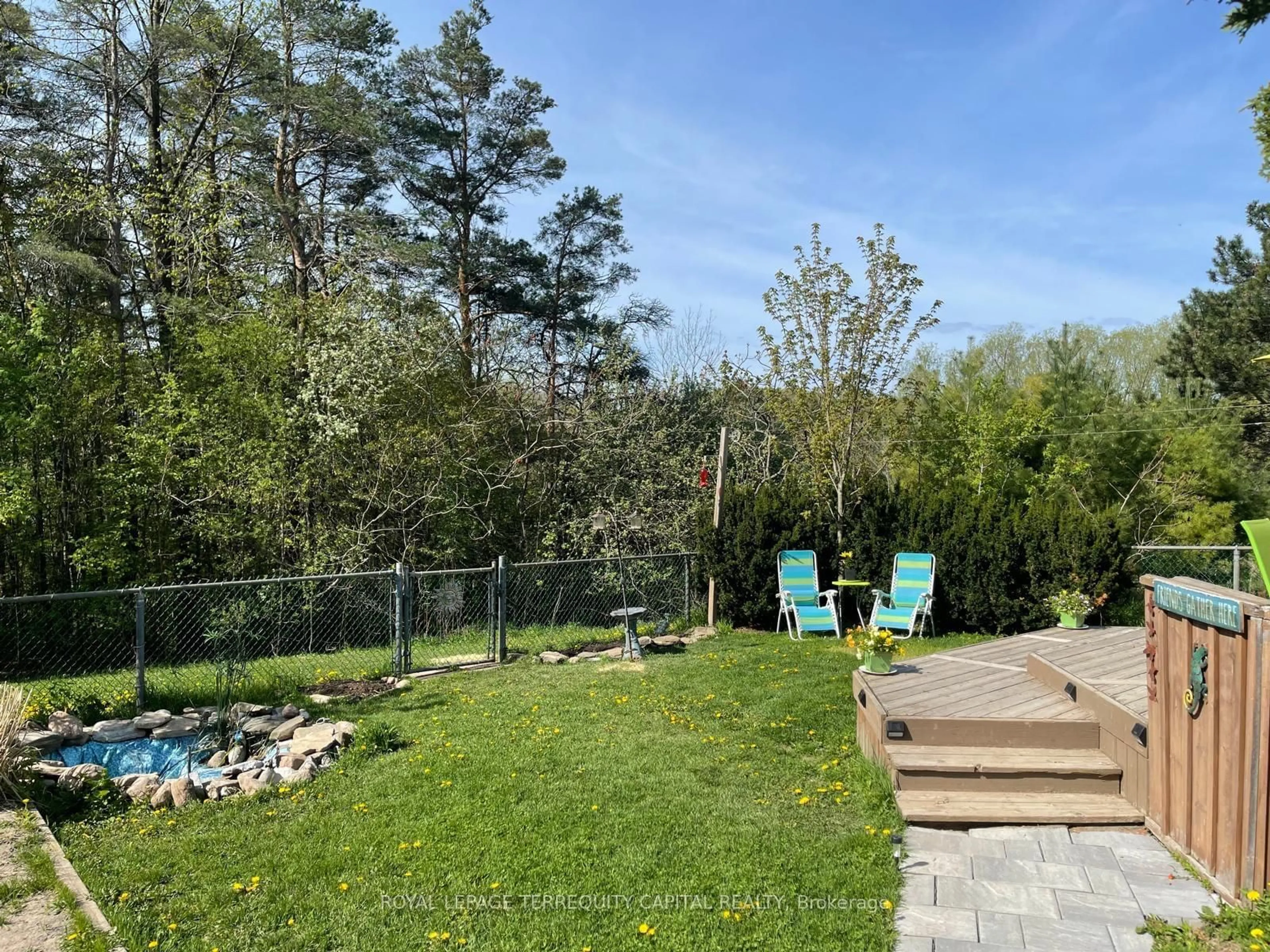 A pic from outside/outdoor area/front of a property/back of a property/a pic from drone, forest/trees view for 76 Lillian Cres, Barrie Ontario L4N 5H7