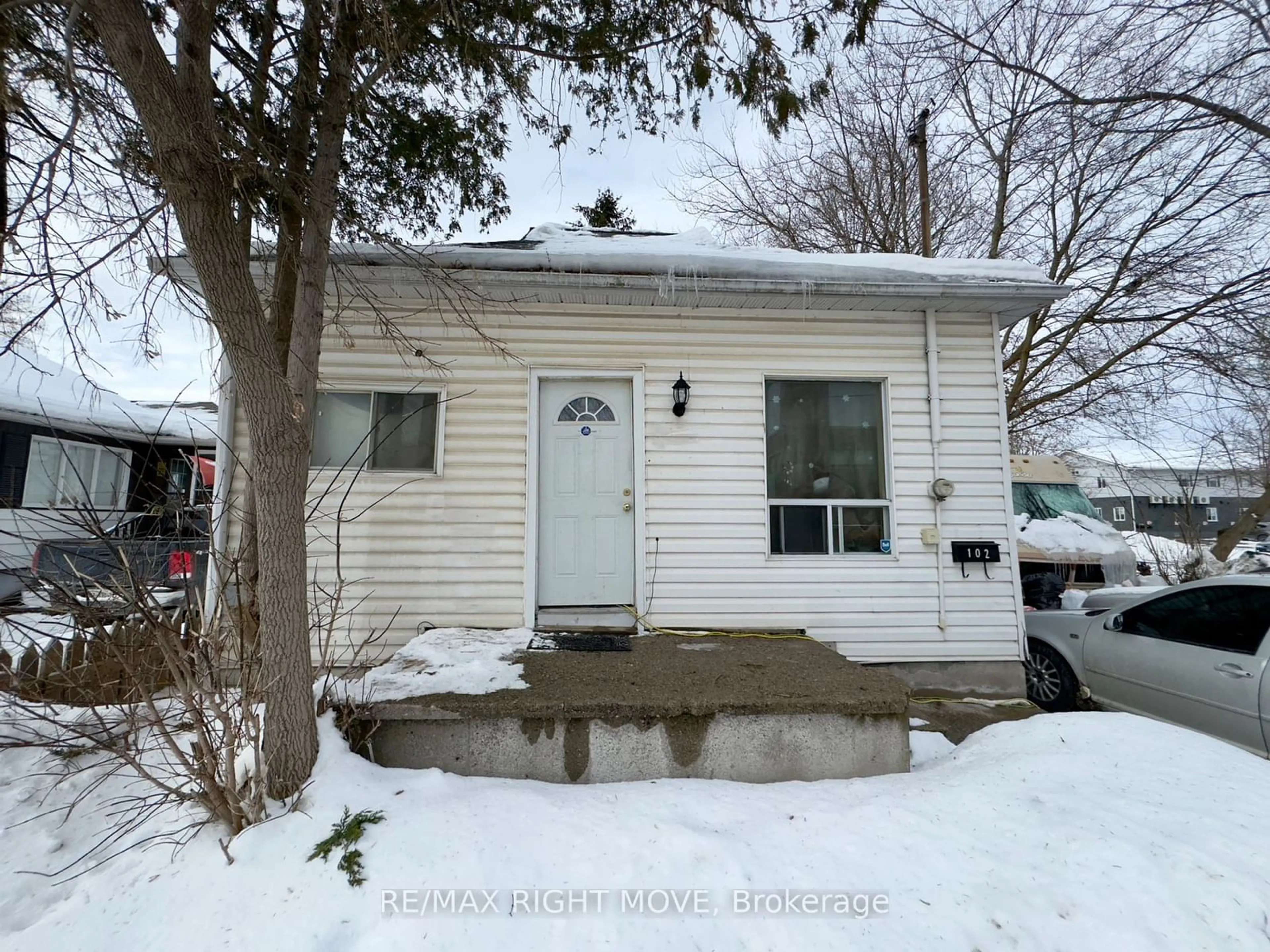 Shed for 102 Victoria St, Orillia Ontario L3V 2W1