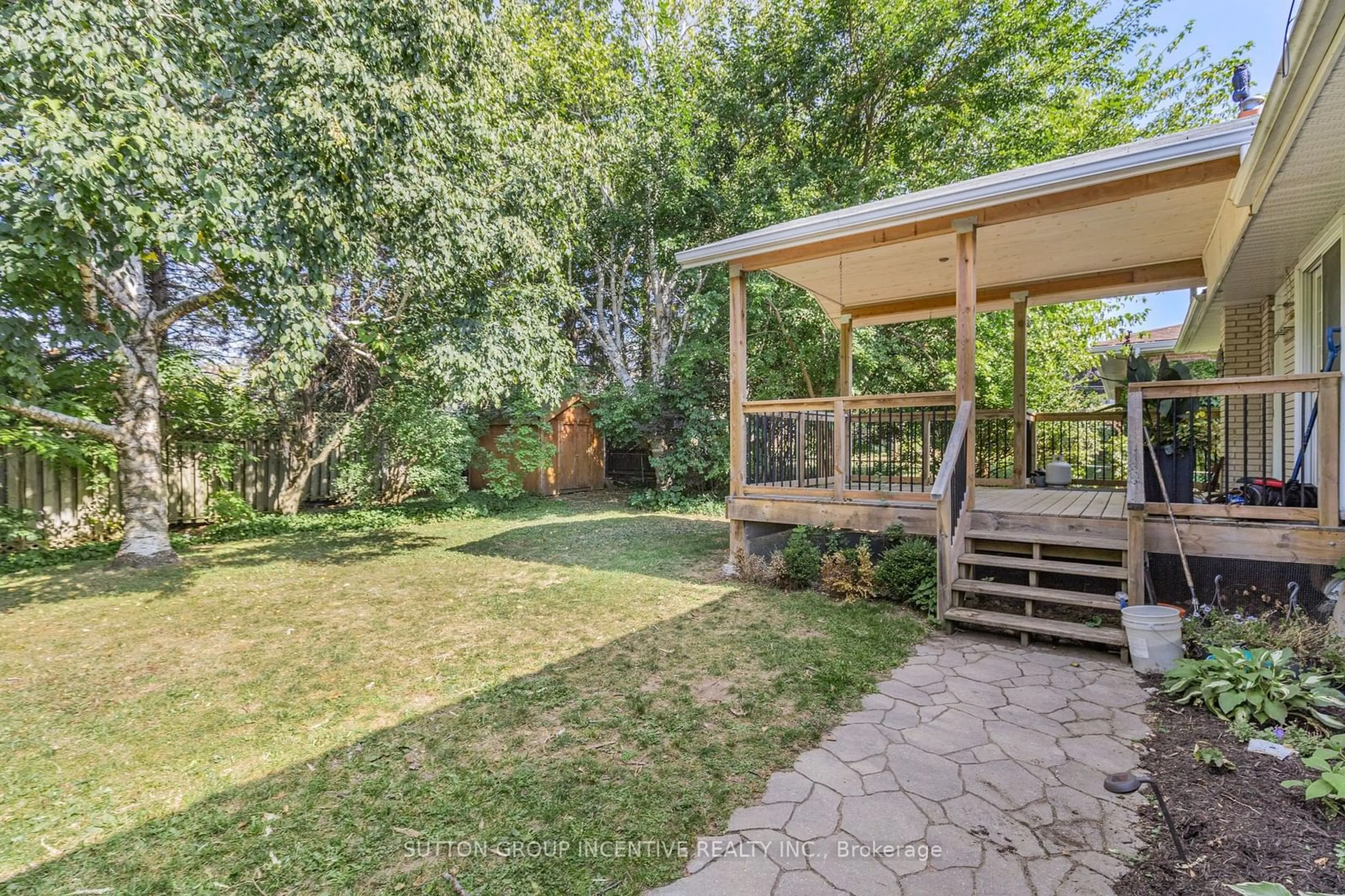 Patio, unknown for 12 Roslyn Rd, Barrie Ontario L4M 2X6