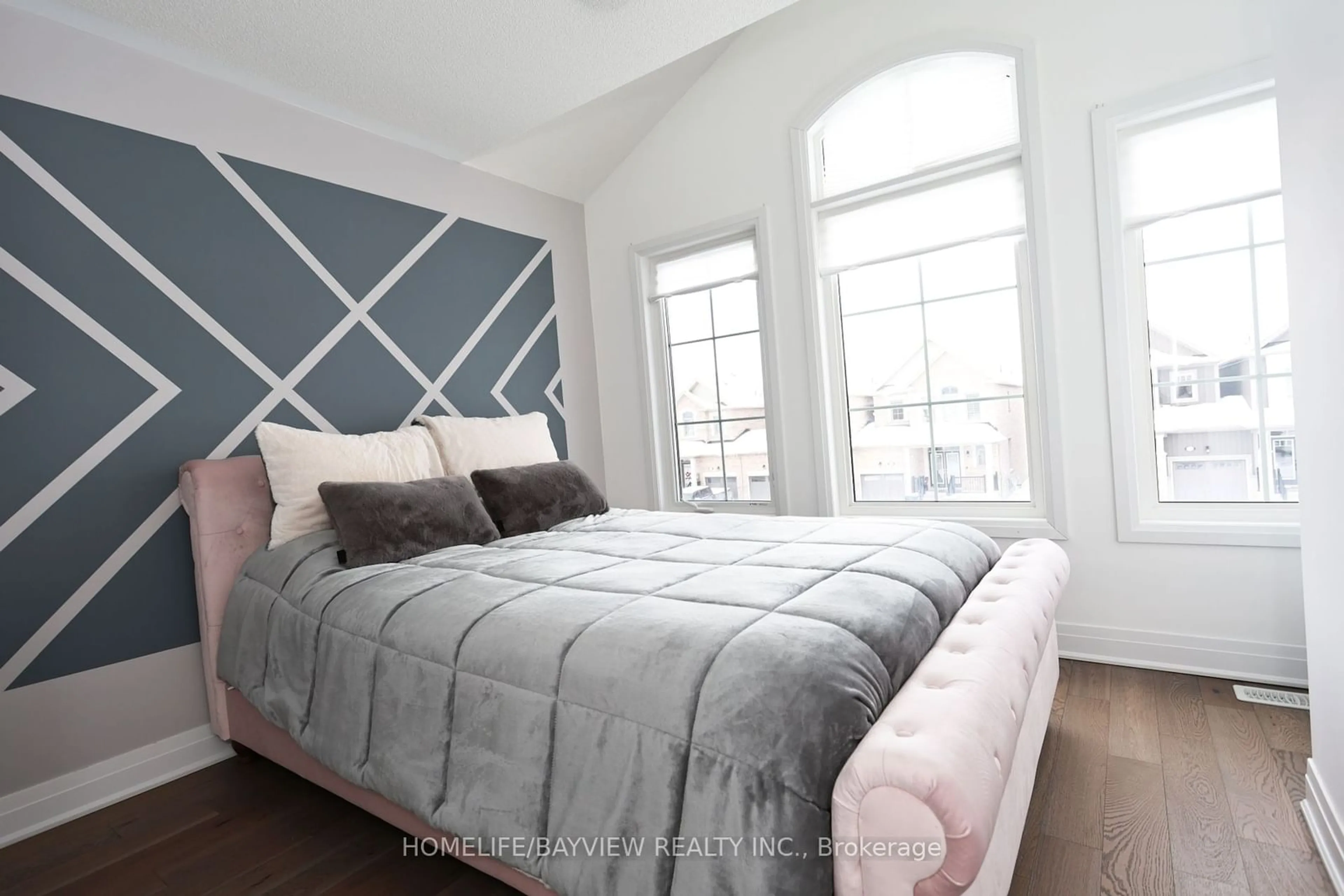 Bedroom with bed, unknown for 19 Albany St, Collingwood Ontario L9Y 3V3