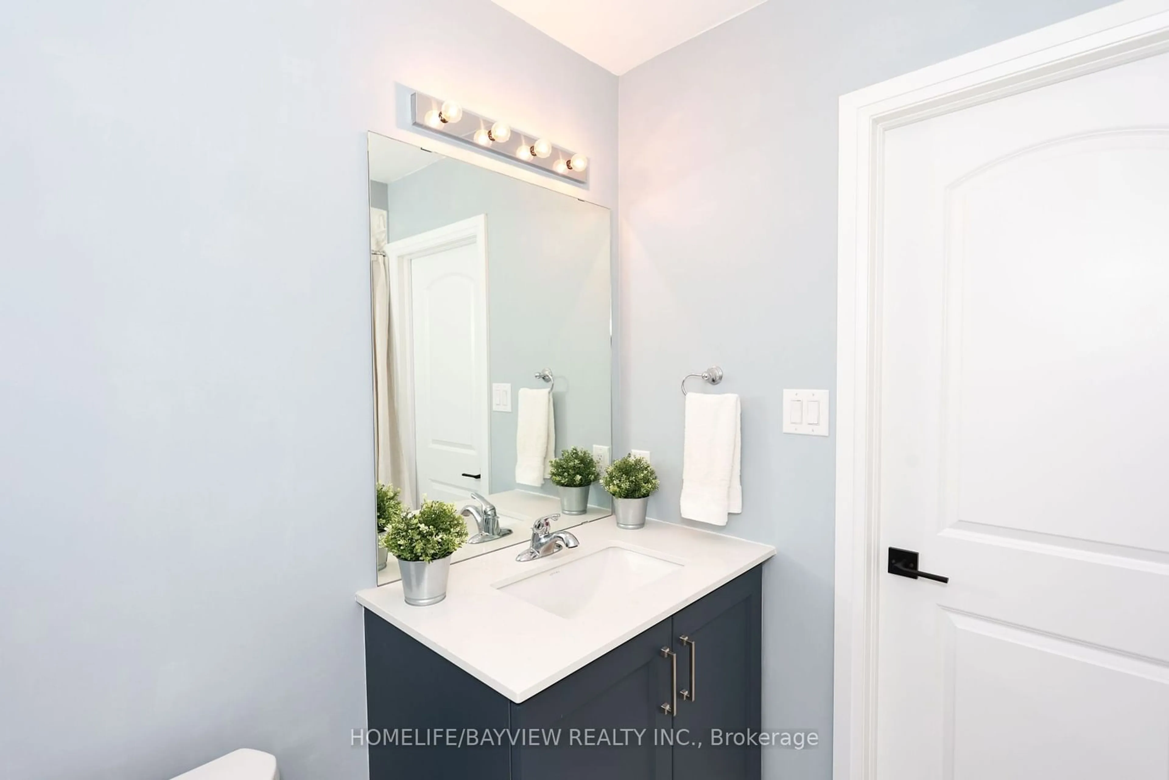 Contemporary bathroom, ceramic/tile floor for 19 Albany St, Collingwood Ontario L9Y 3V3