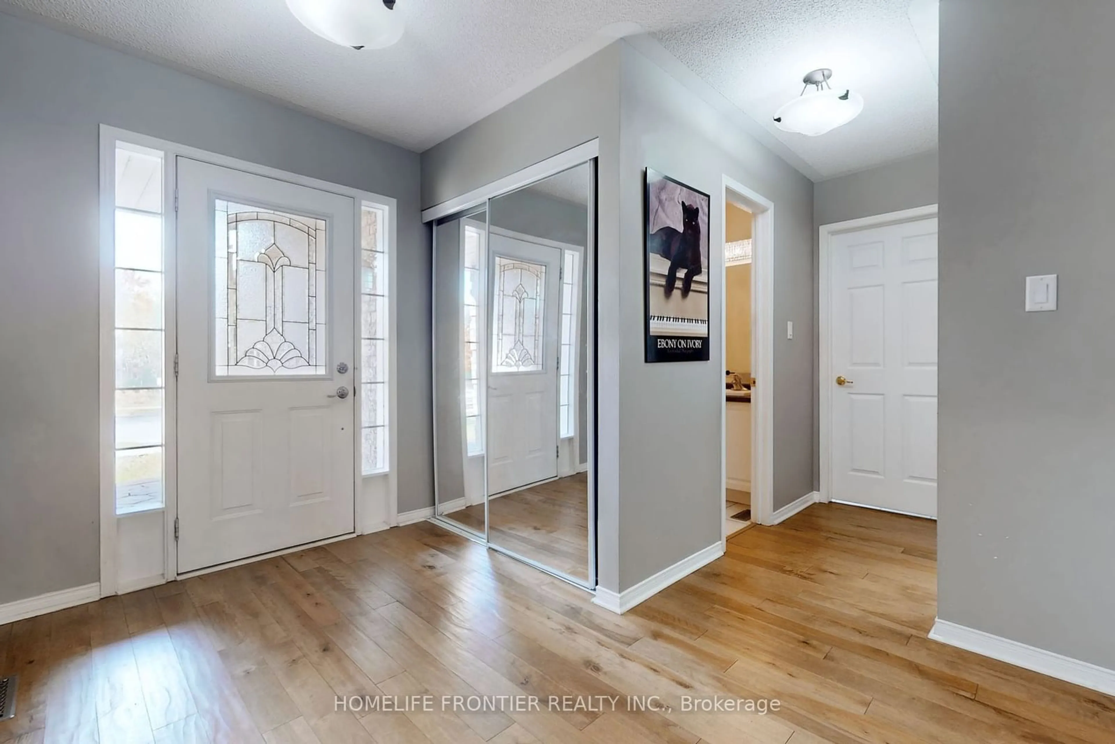 Indoor entryway for 48 Patrick Dr, Barrie Ontario L4N 5Z1