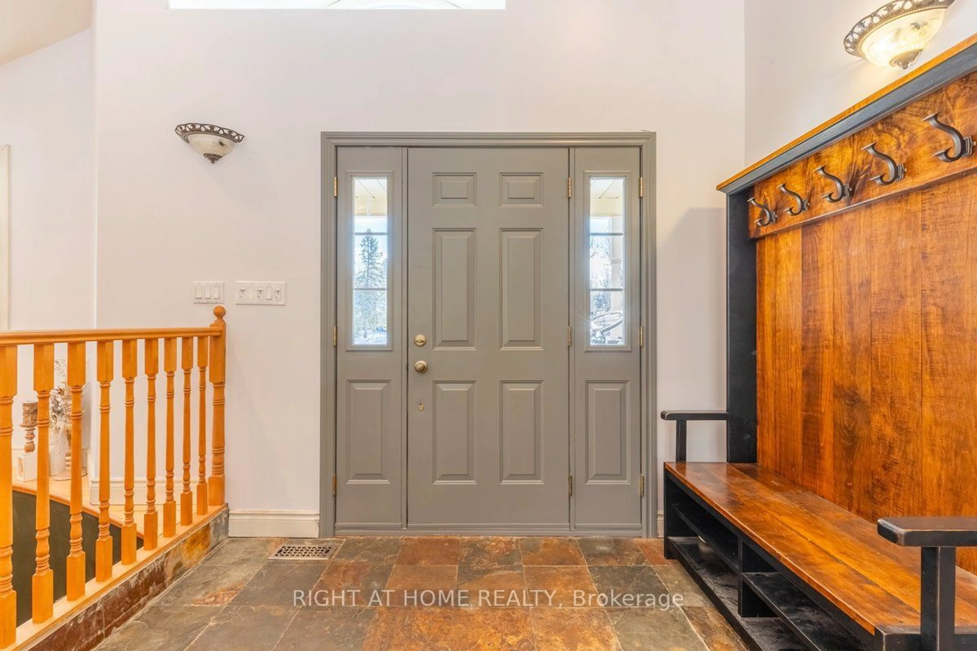 Indoor entryway for 47 Parr Blvd, Springwater Ontario L0M 1T2