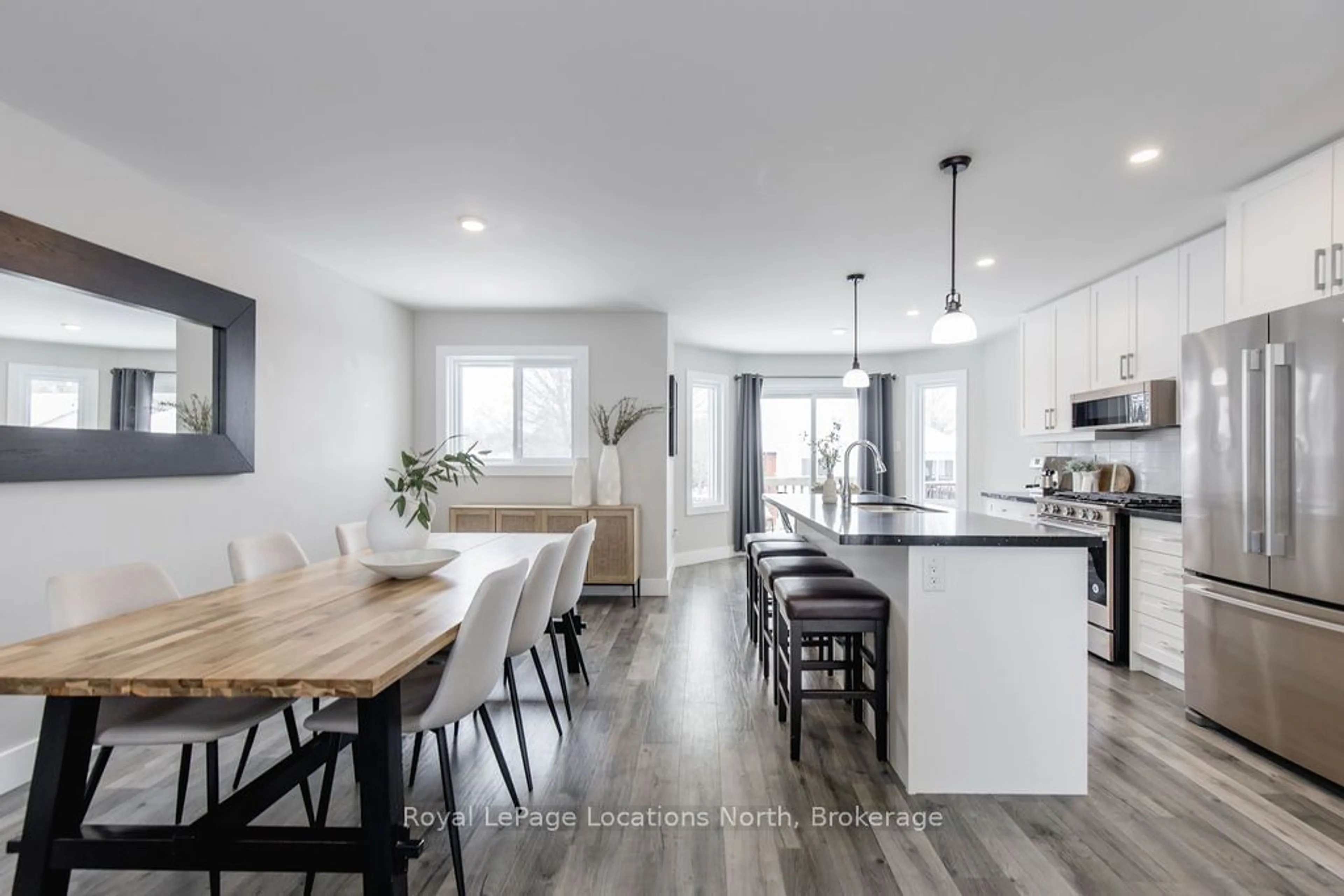 Open concept kitchen, unknown for 1 TIMBERLAND Cres, Wasaga Beach Ontario L9Z 1G7