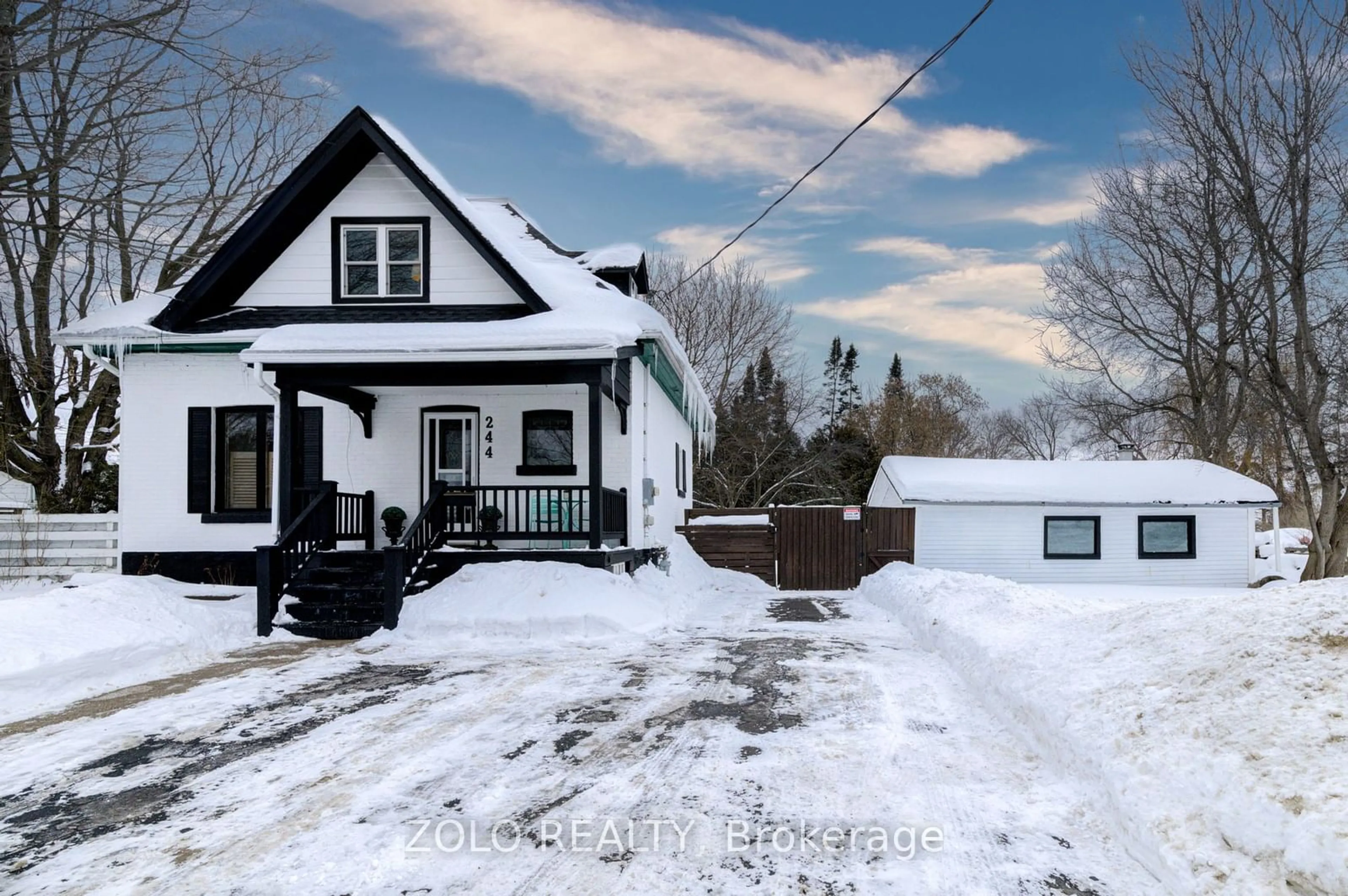 A pic from outside/outdoor area/front of a property/back of a property/a pic from drone, street for 244 Hugel Ave, Midland Ontario L4R 1T2