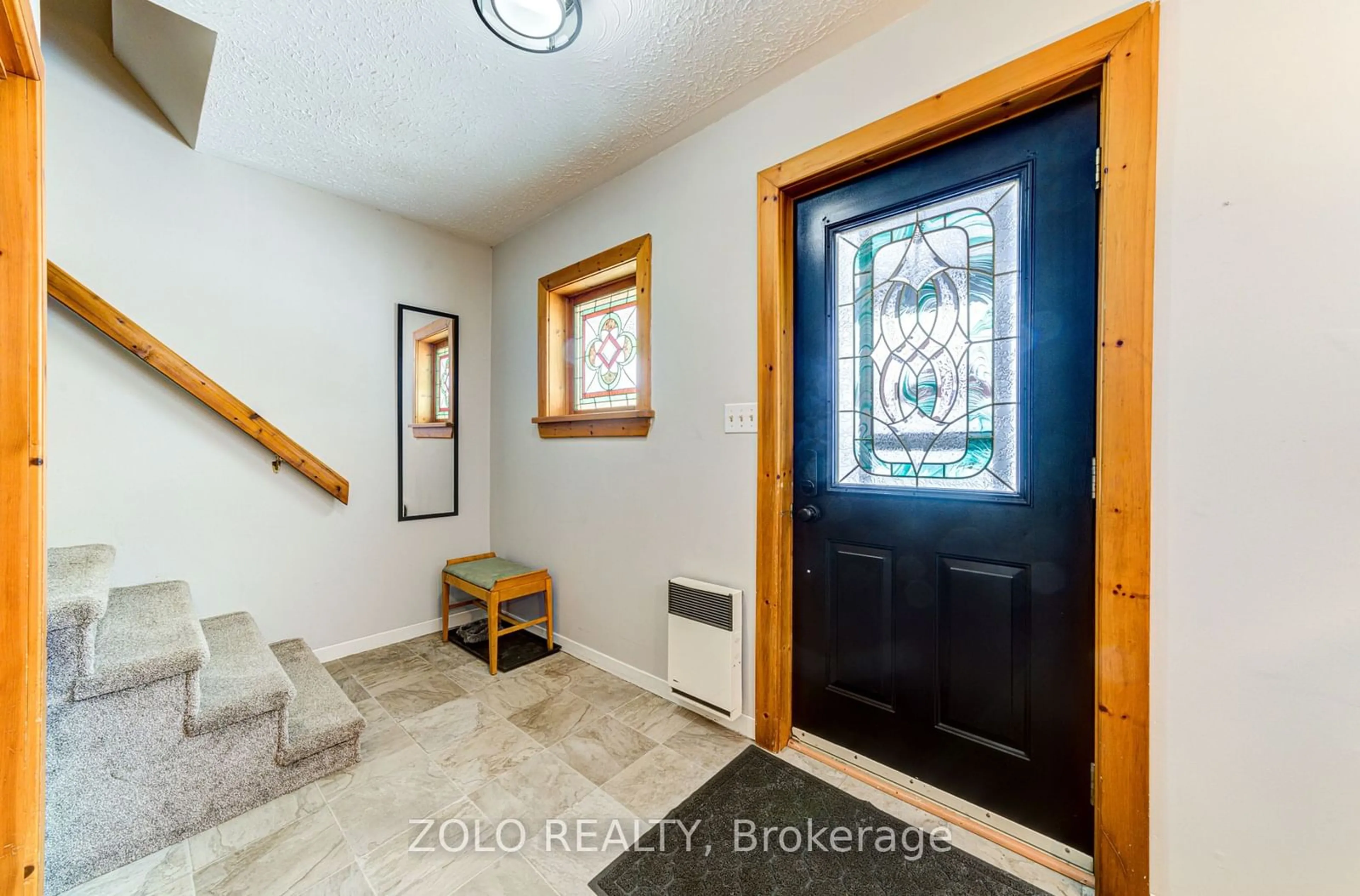 Indoor entryway for 244 Hugel Ave, Midland Ontario L4R 1T2