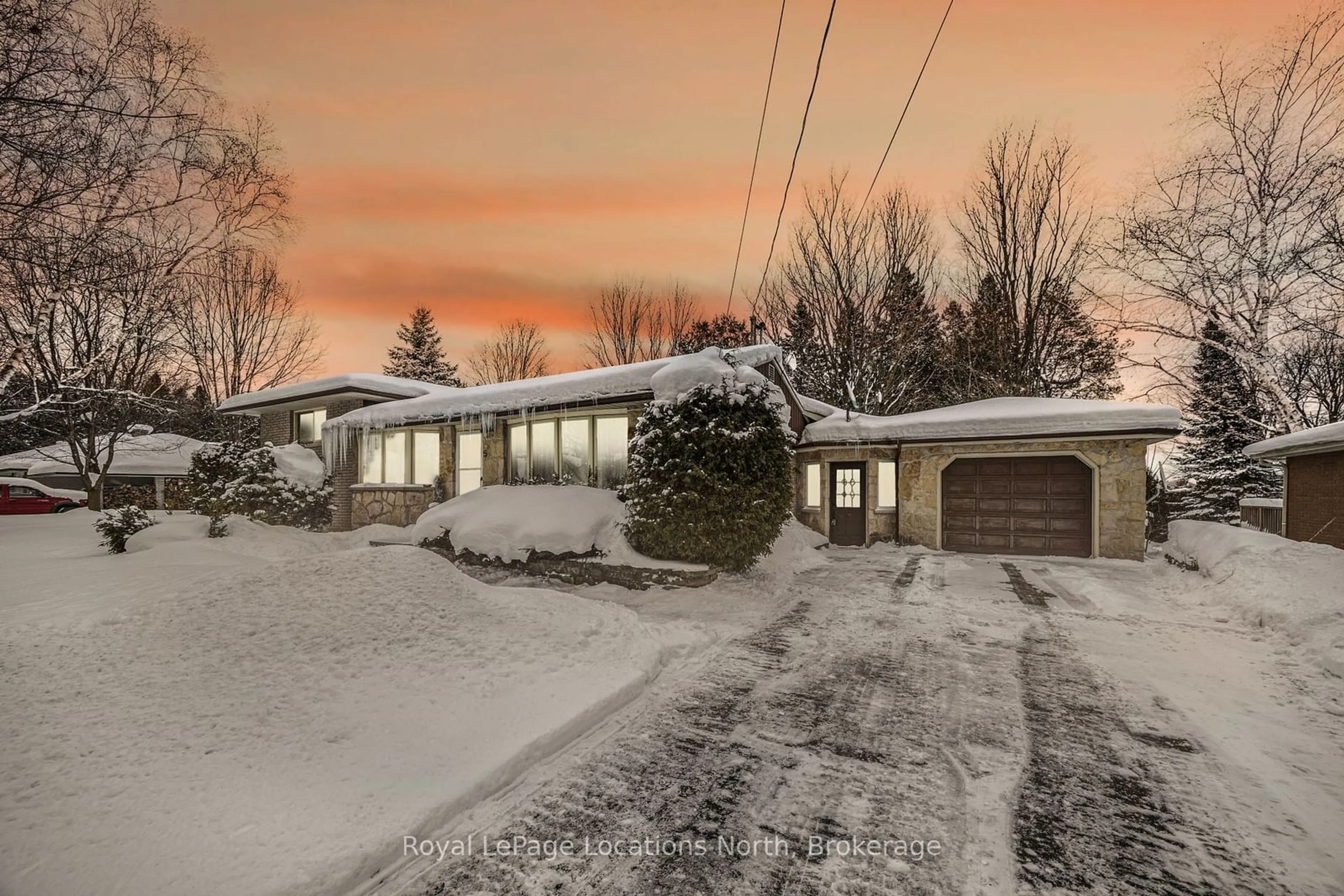 A pic from outside/outdoor area/front of a property/back of a property/a pic from drone, street for 5 Church St, Clearview Ontario N0C 1M0