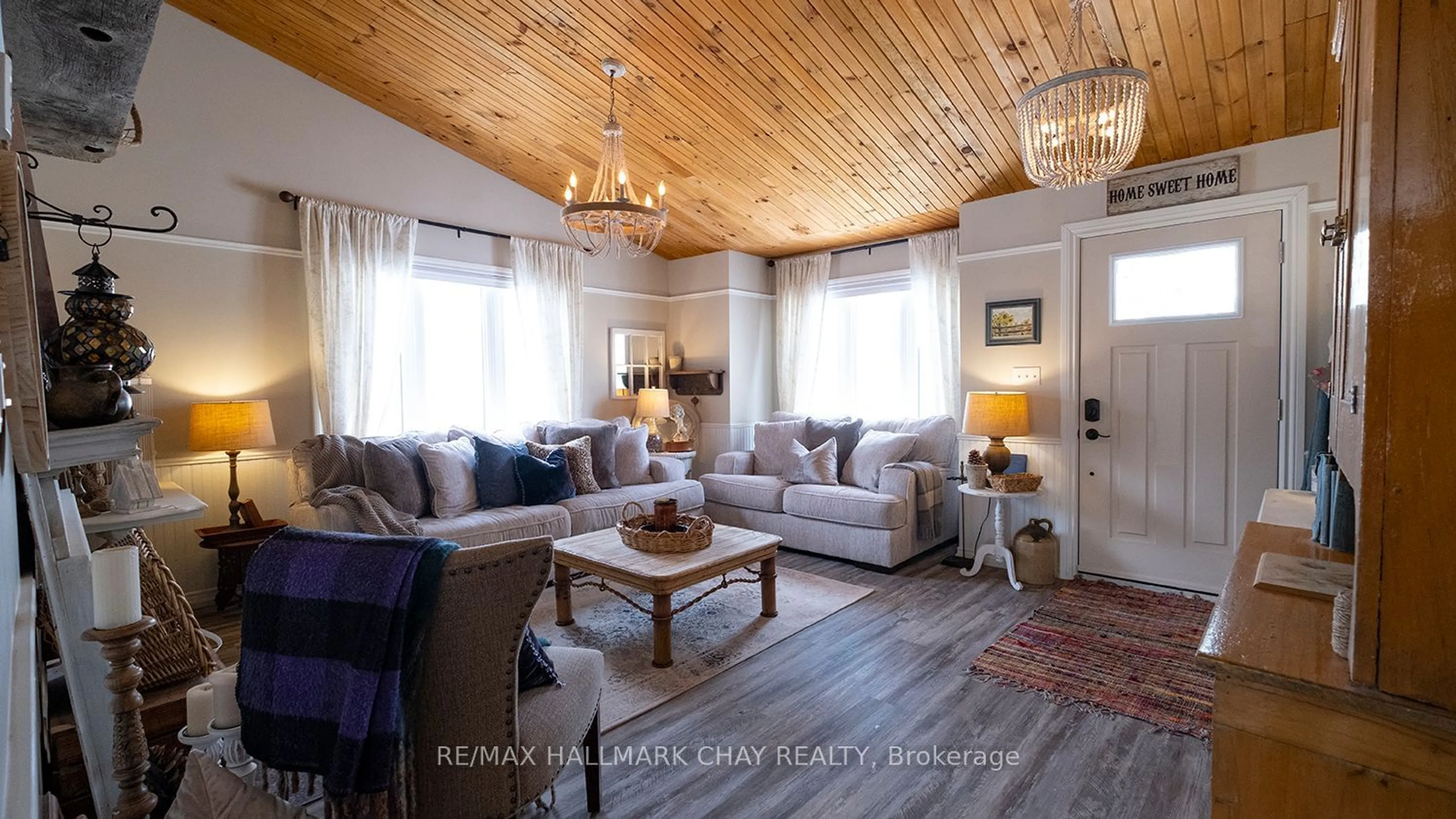 Living room with furniture, wood/laminate floor for 14 Sulky Dr, Penetanguishene Ontario L9M 1J7