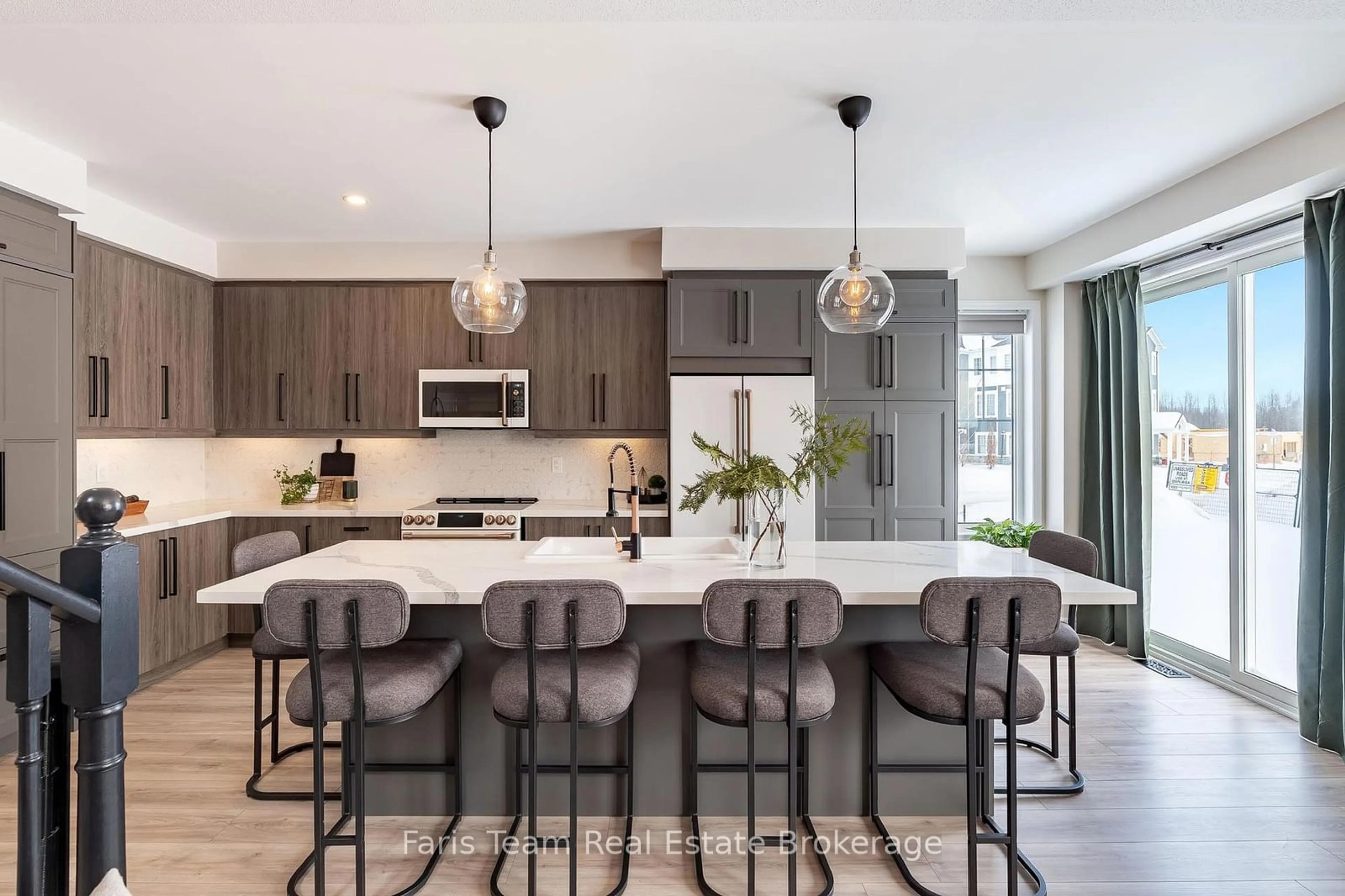 Contemporary kitchen, unknown for 2 Shapira Ave, Wasaga Beach Ontario L9Z 0K2