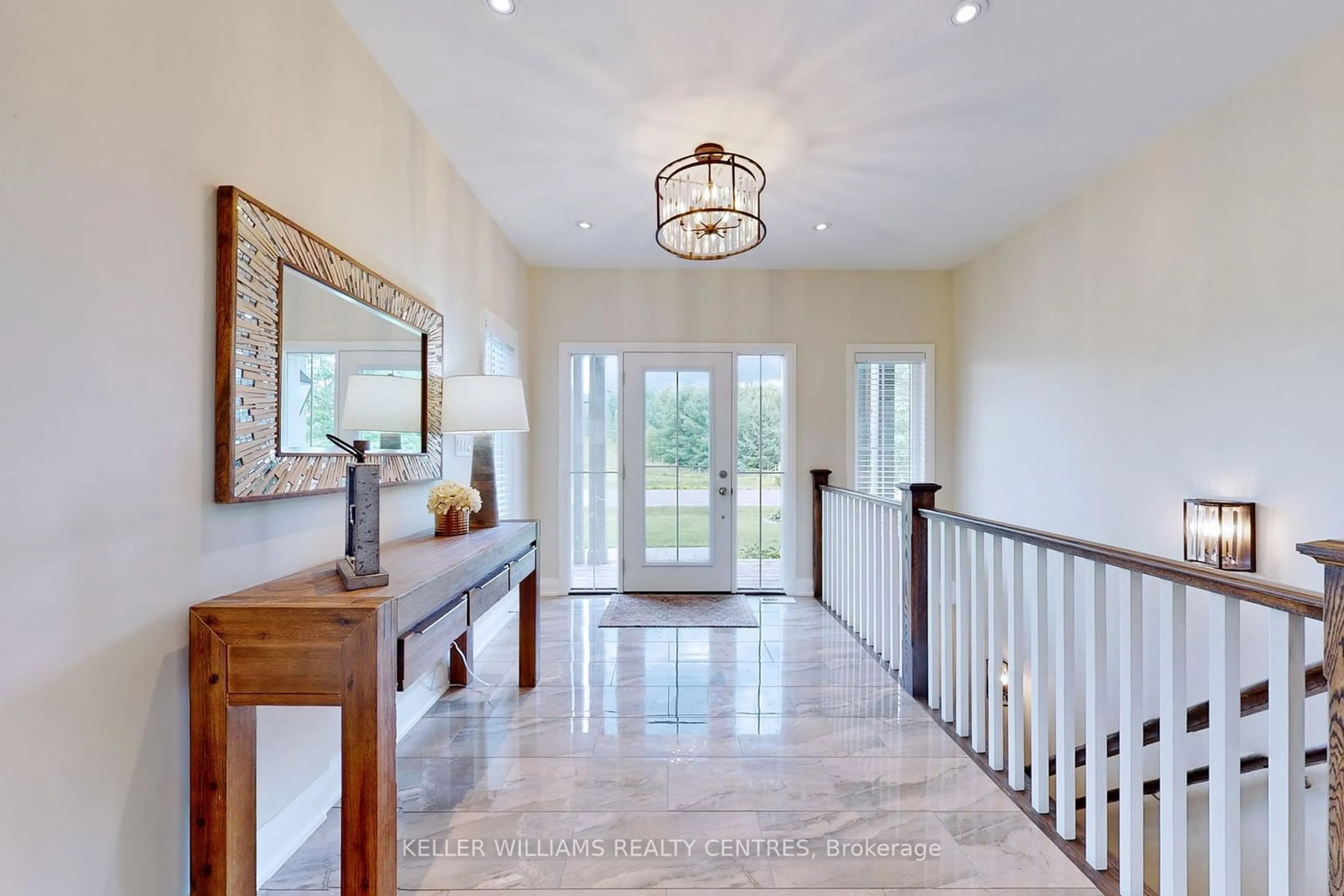 Indoor foyer for 34 Georgian Grande Dr, Oro-Medonte Ontario L0K 1E0