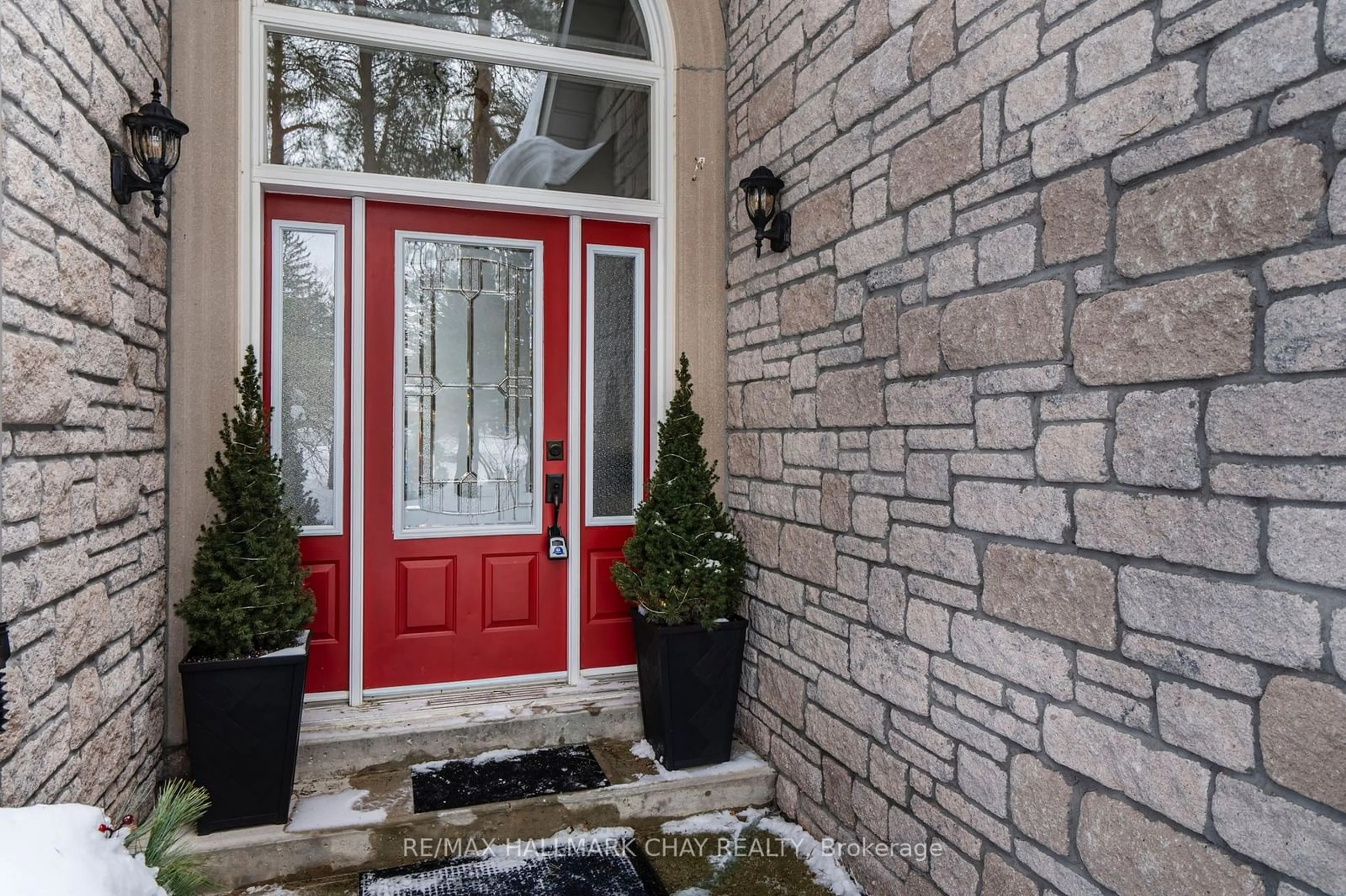 Indoor entryway for 11 Bunker Pl, Oro-Medonte Ontario L0L 2L0