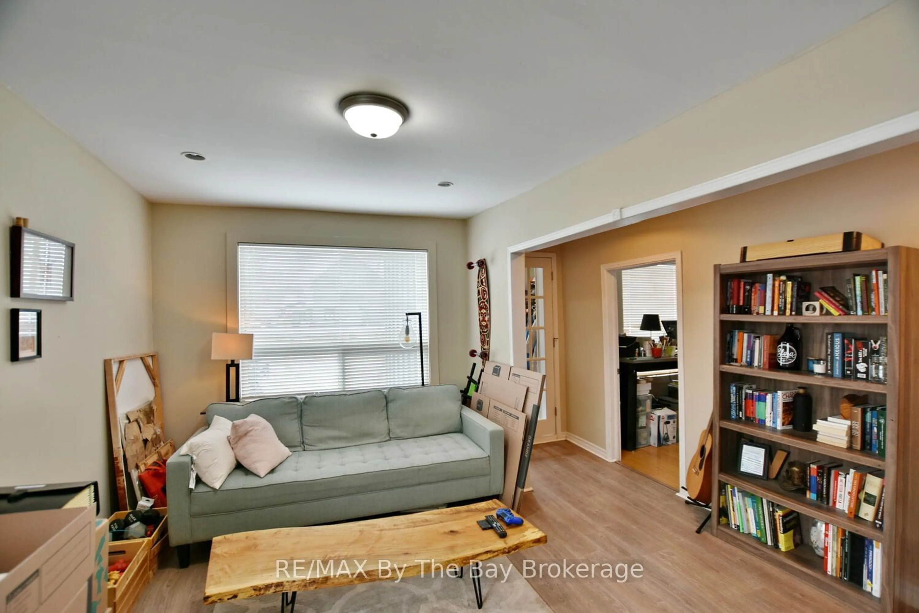 Living room with furniture, wood/laminate floor for 113 Spruce St, Collingwood Ontario L9Y 3G8