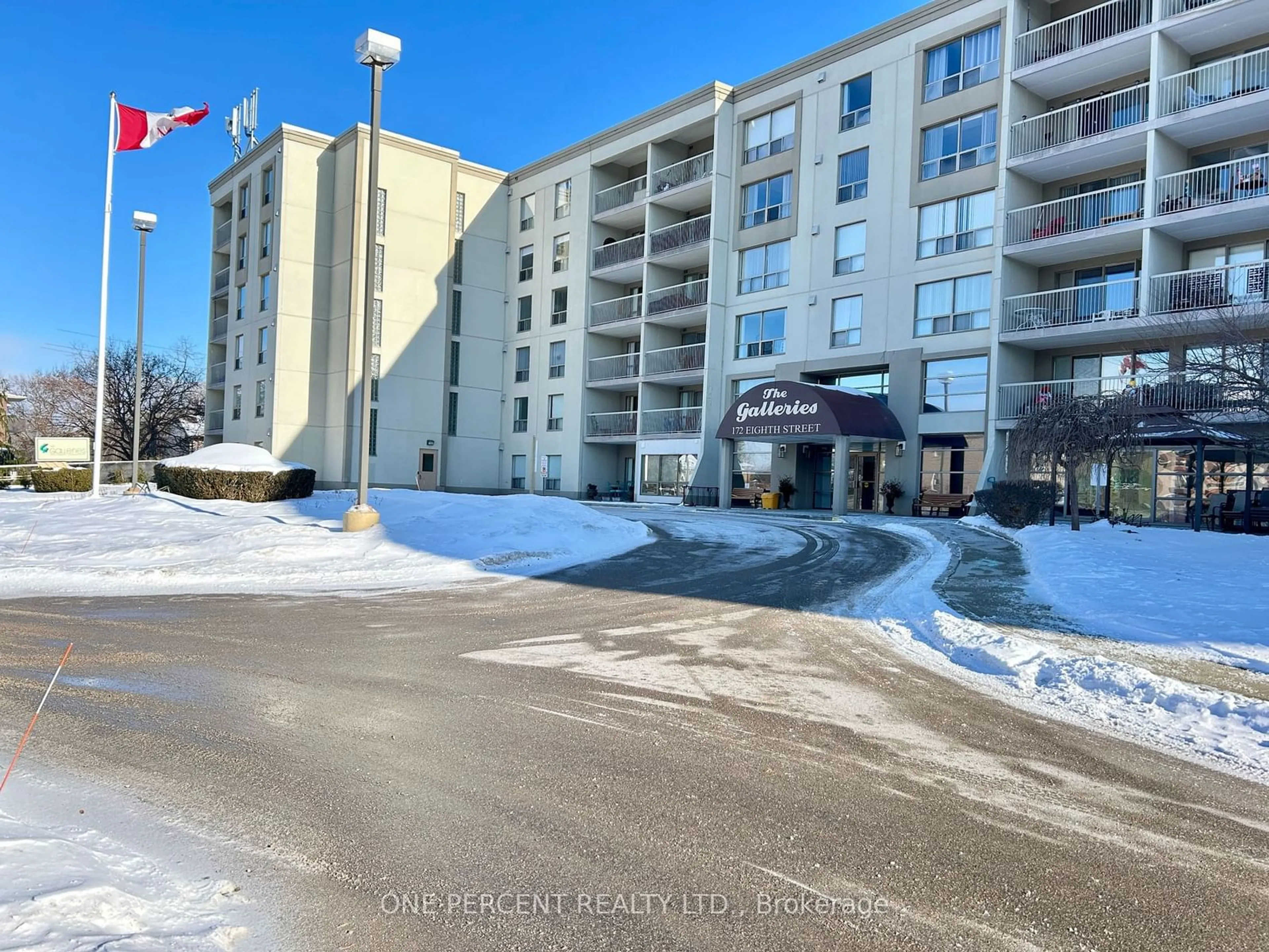 A pic from outside/outdoor area/front of a property/back of a property/a pic from drone, unknown for 172 Eighth St, Collingwood Ontario L9Y 4T2