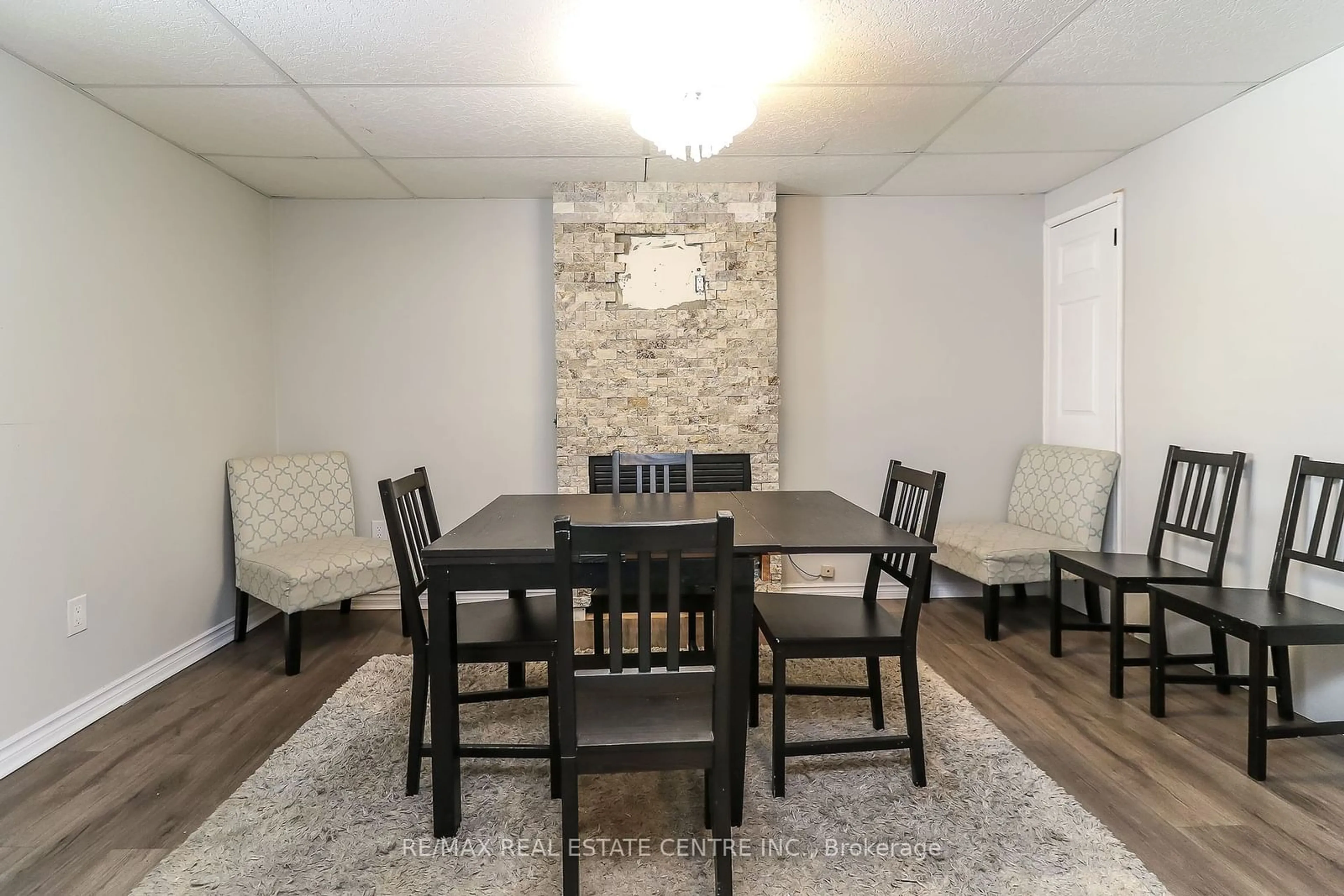 Dining room, wood/laminate floor for 22 Meadowlark Rd, Barrie Ontario L4M 6C8