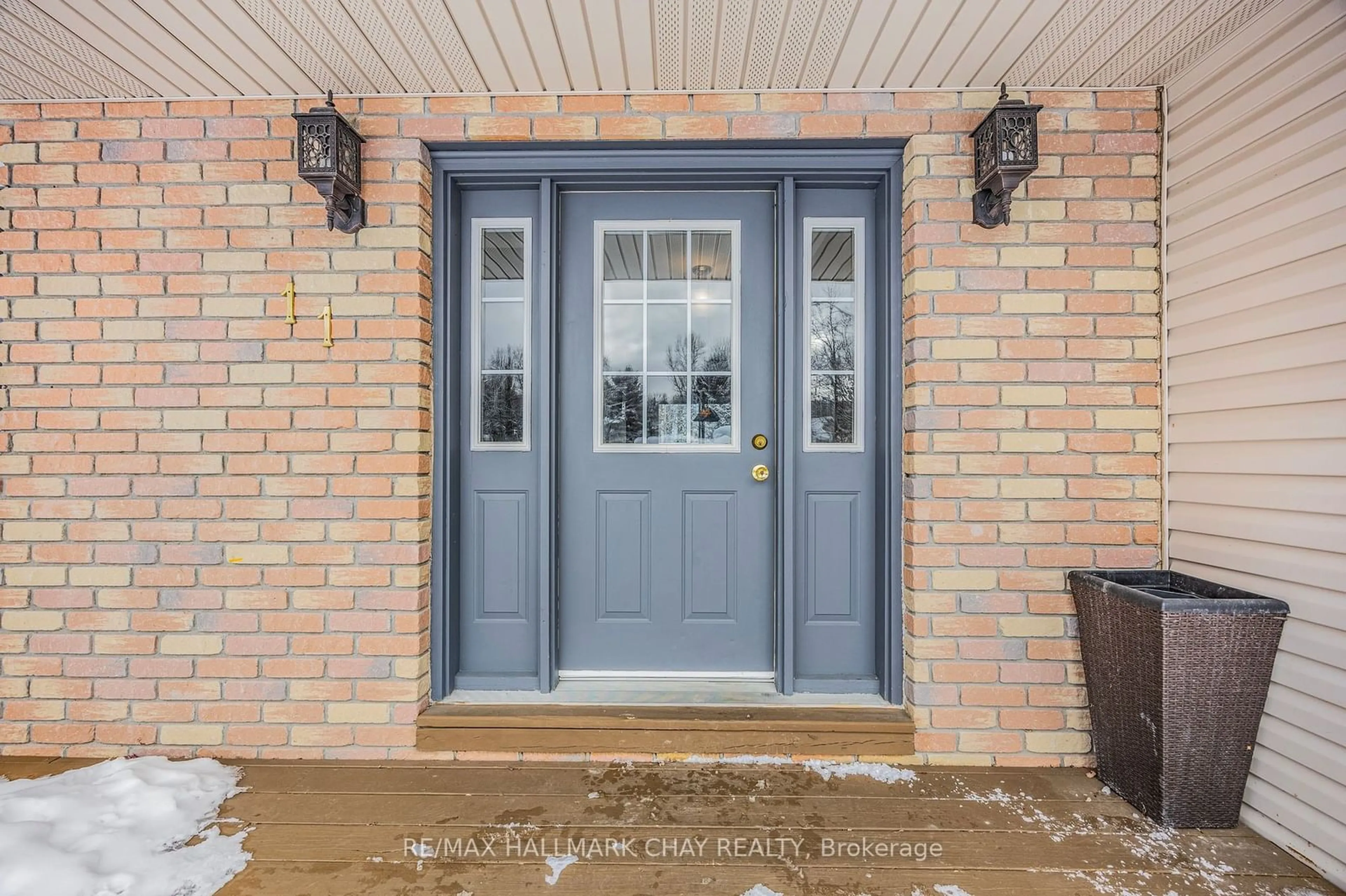 Indoor entryway for 11 Maple Crt, Oro-Medonte Ontario L0K 1E0