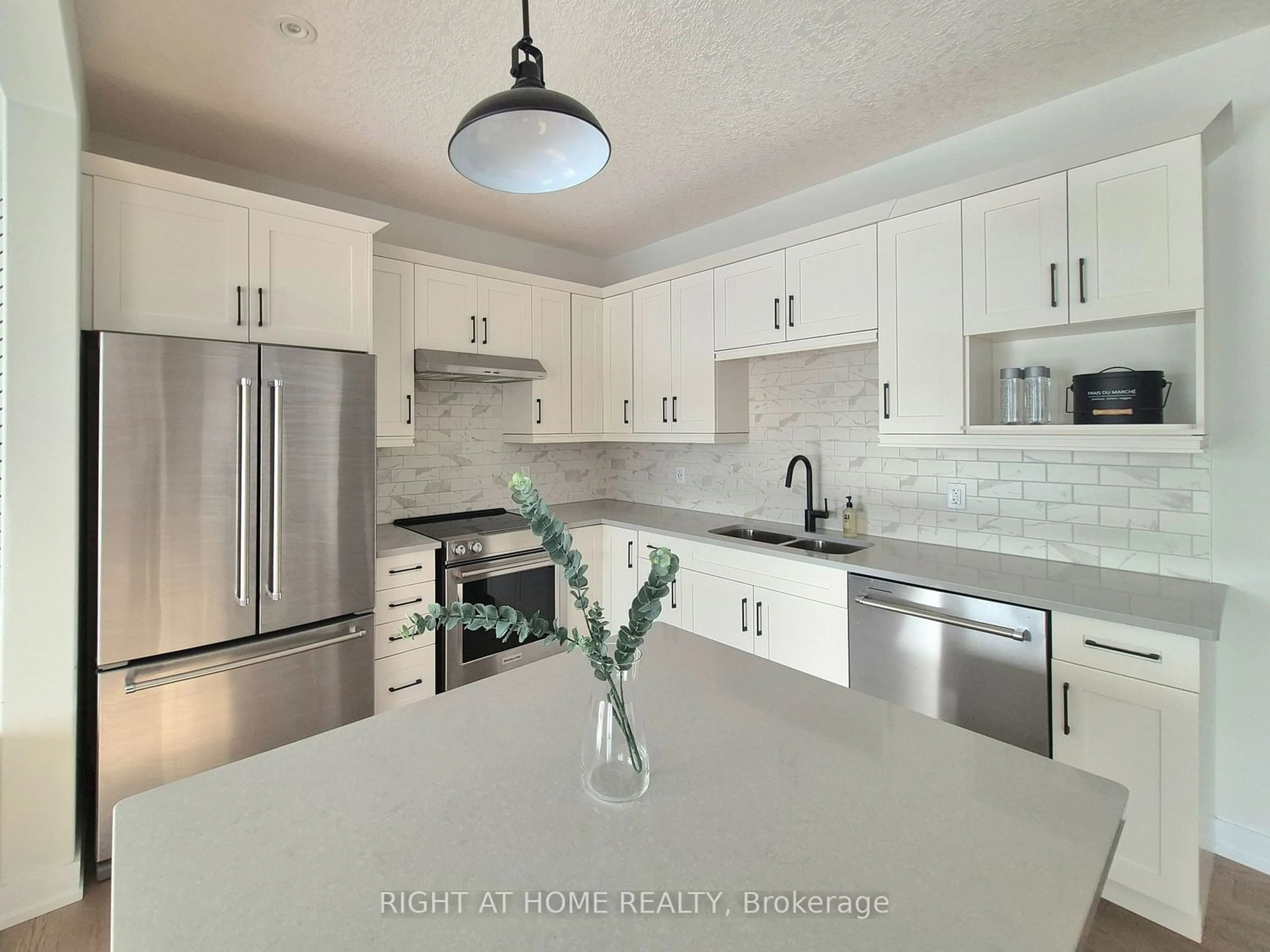 Open concept kitchen, ceramic/tile floor for 89 Archer Ave, Collingwood Ontario L9Y 3B7