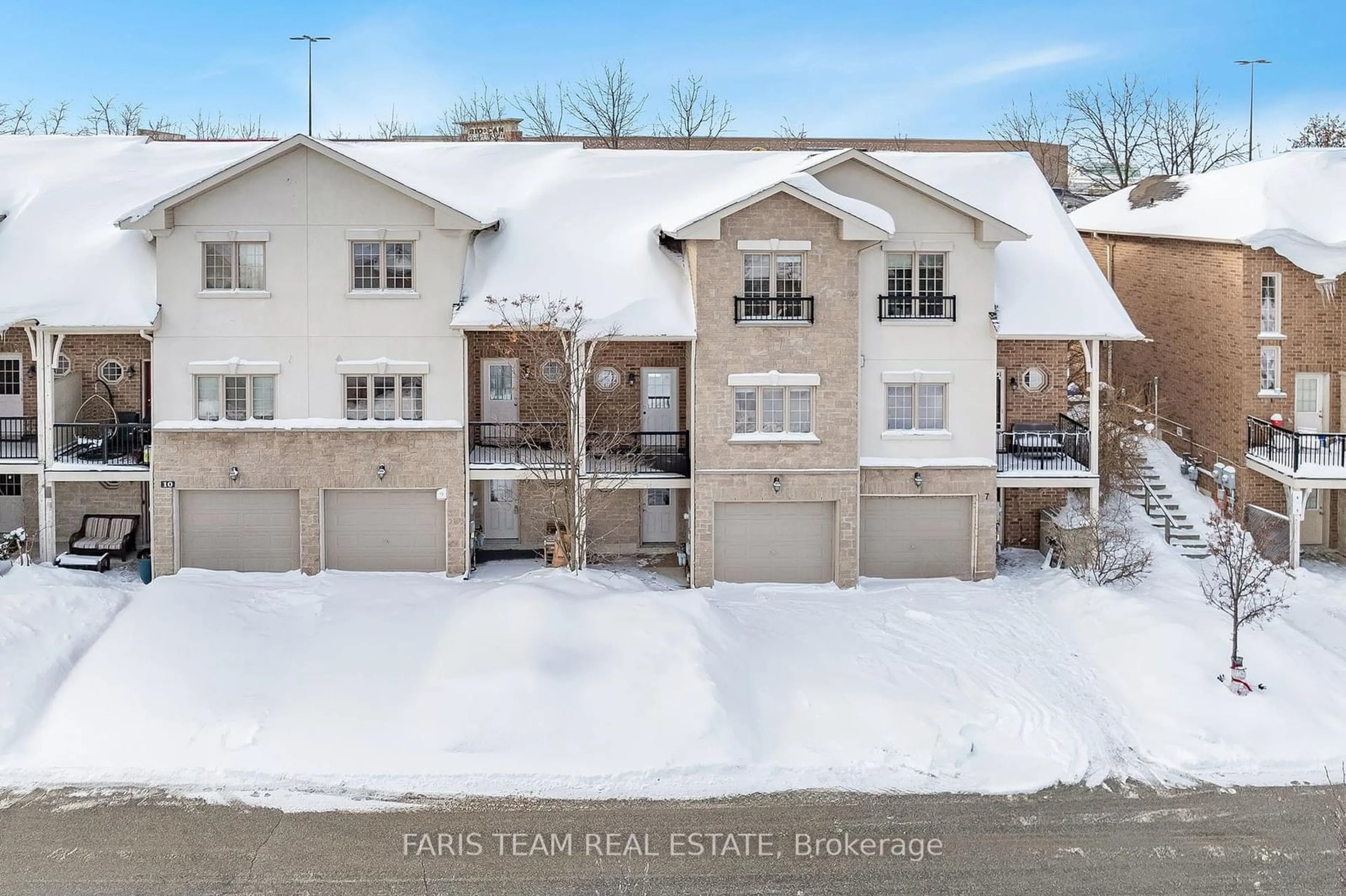 A pic from outside/outdoor area/front of a property/back of a property/a pic from drone, street for 175 Stanley St #8, Barrie Ontario L4M 0G2