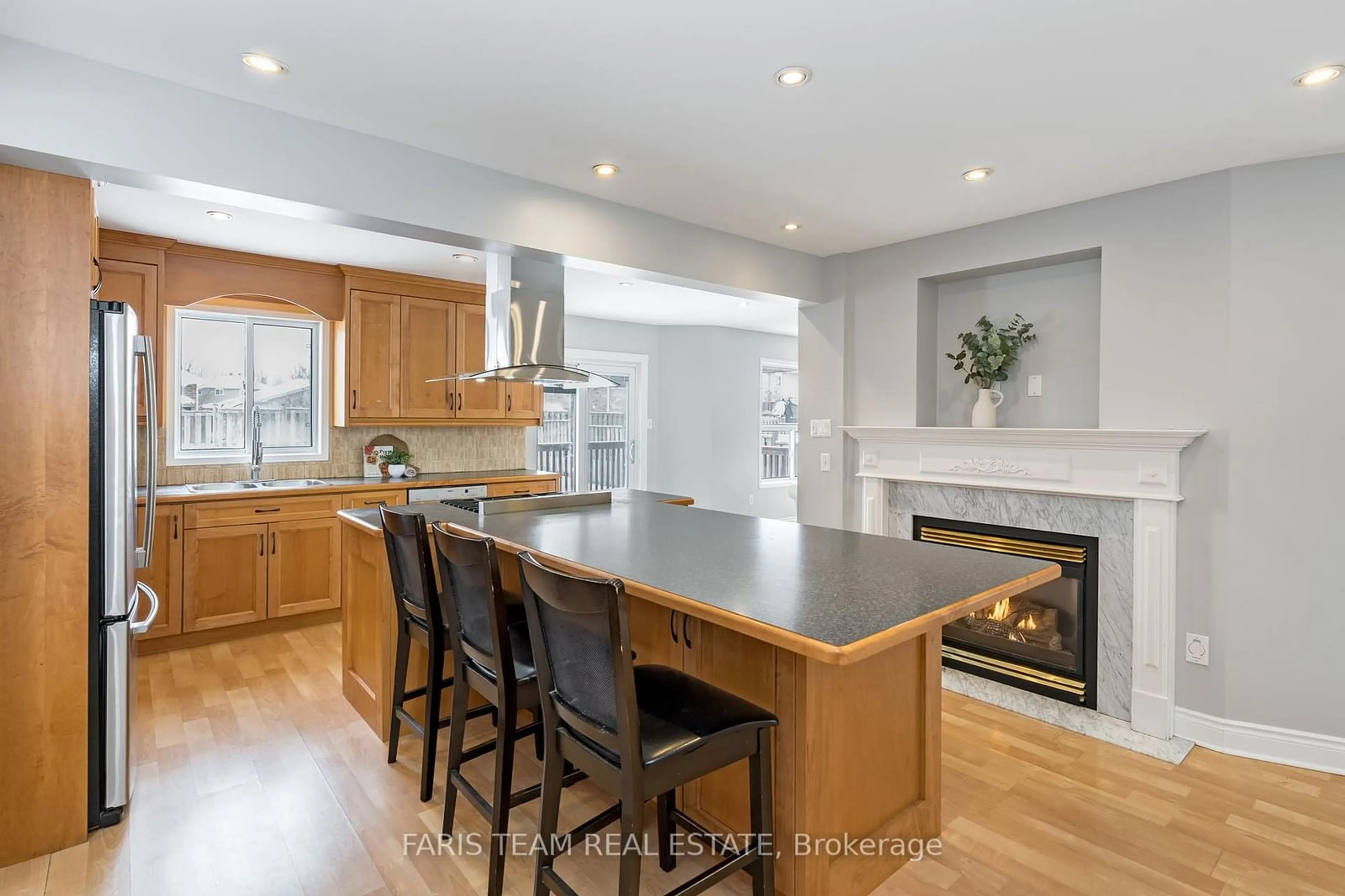 Open concept kitchen, wood/laminate floor for 61 Taylor Dr, Barrie Ontario L4N 8K5