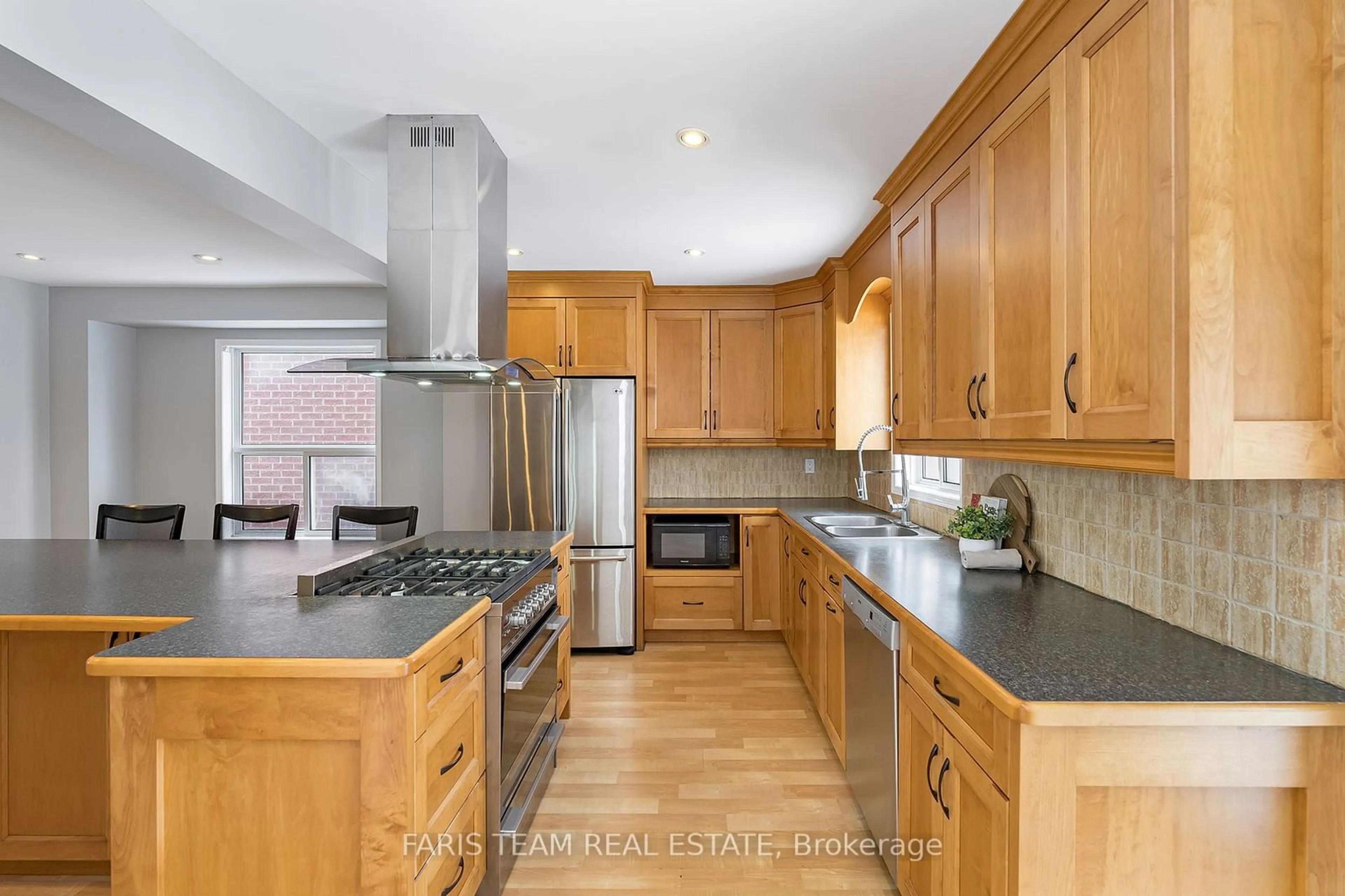 Standard kitchen, unknown for 61 Taylor Dr, Barrie Ontario L4N 8K5